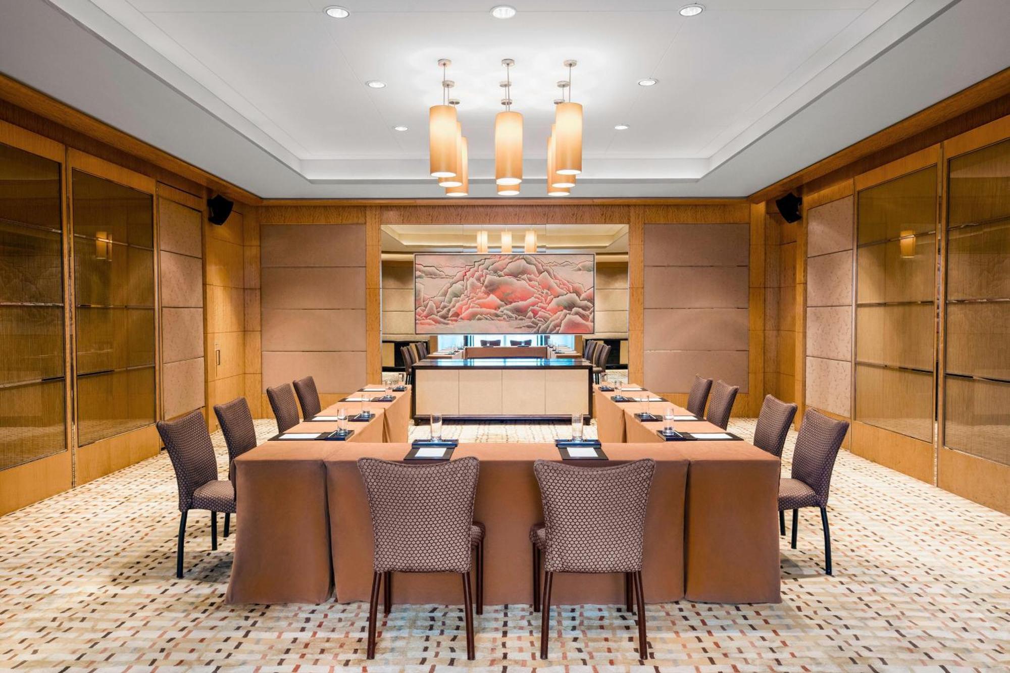 Sheraton Grand Pudong & Residences 5*