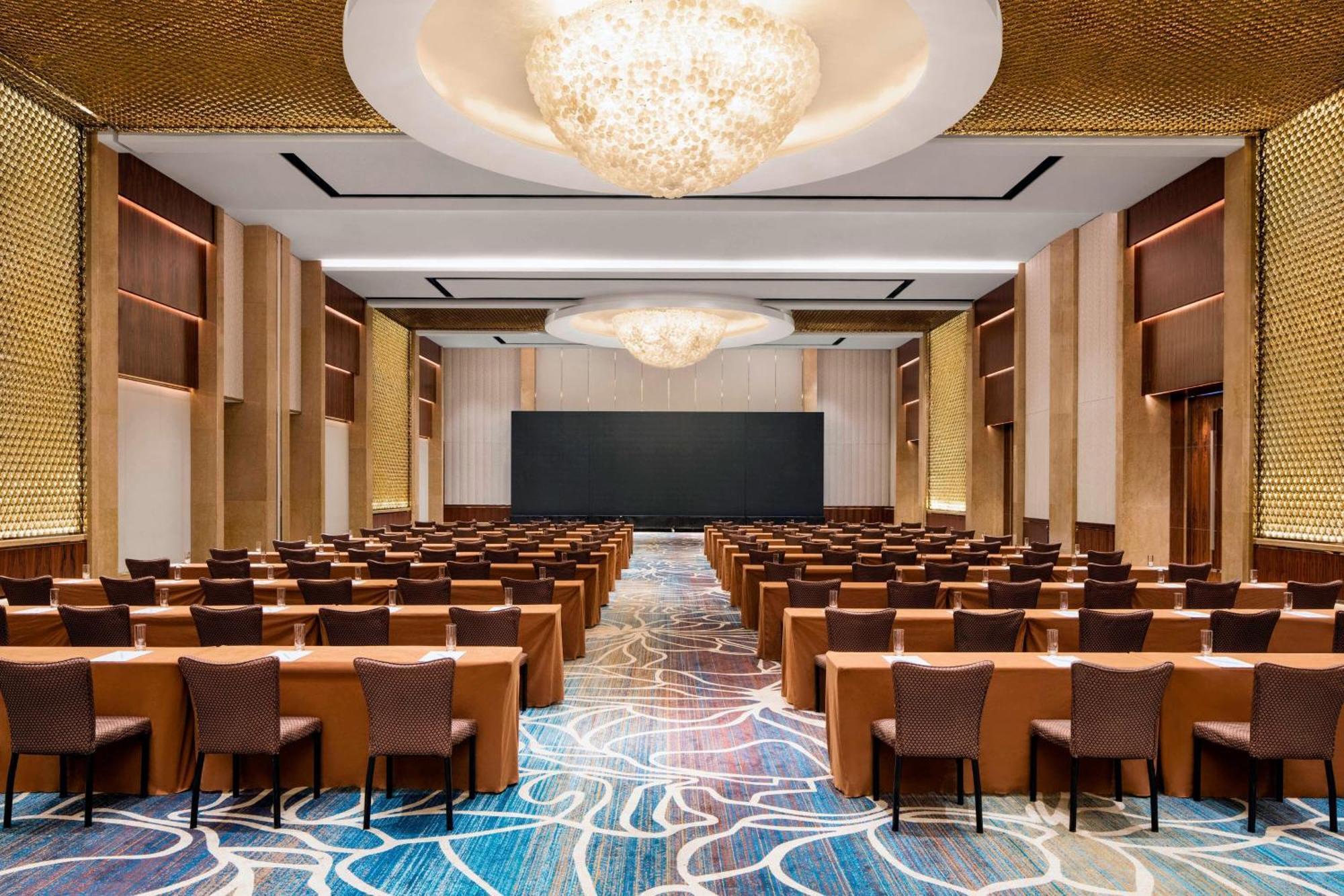 Hotel Sheraton Grand Pudong & Residences