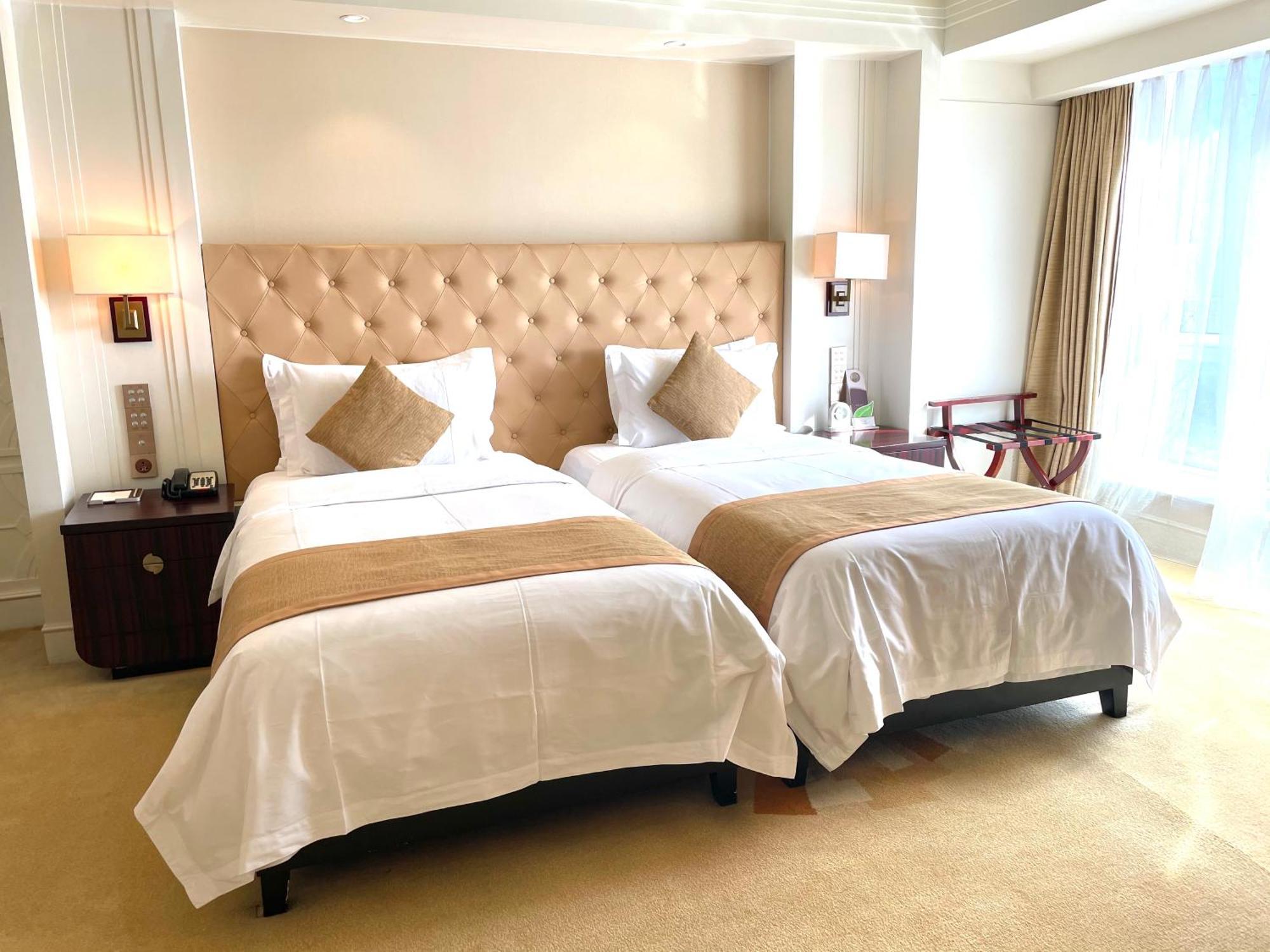 Hotel Paramount Gallery