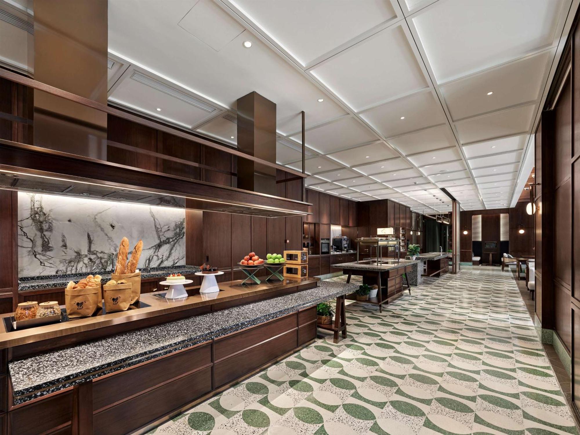 Hilton Hongqiao 5*
