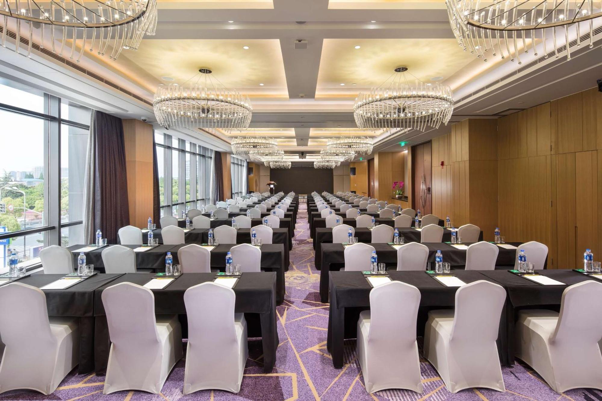 Hilton Garden Hongqiao Necc Hotel