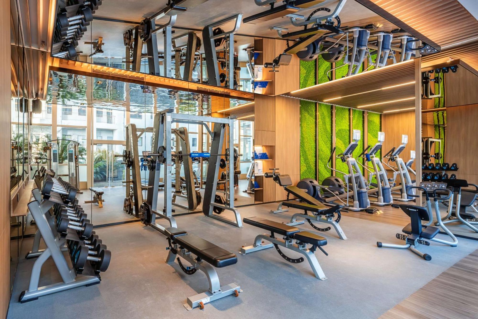 Hilton Hongqiao 5*