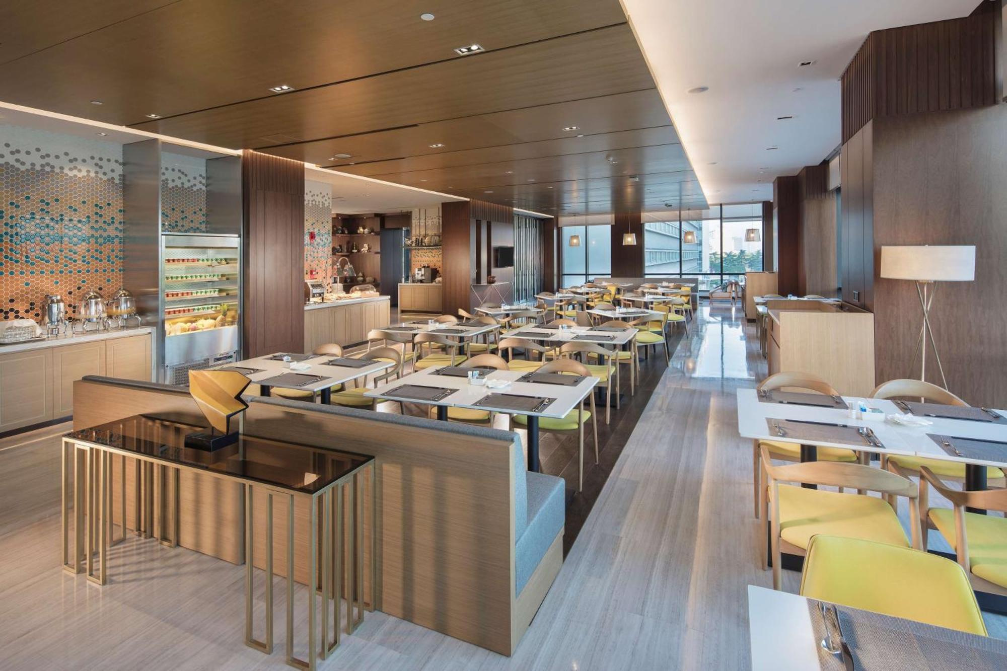 Hilton Garden Hongqiao Necc Hotel 4*