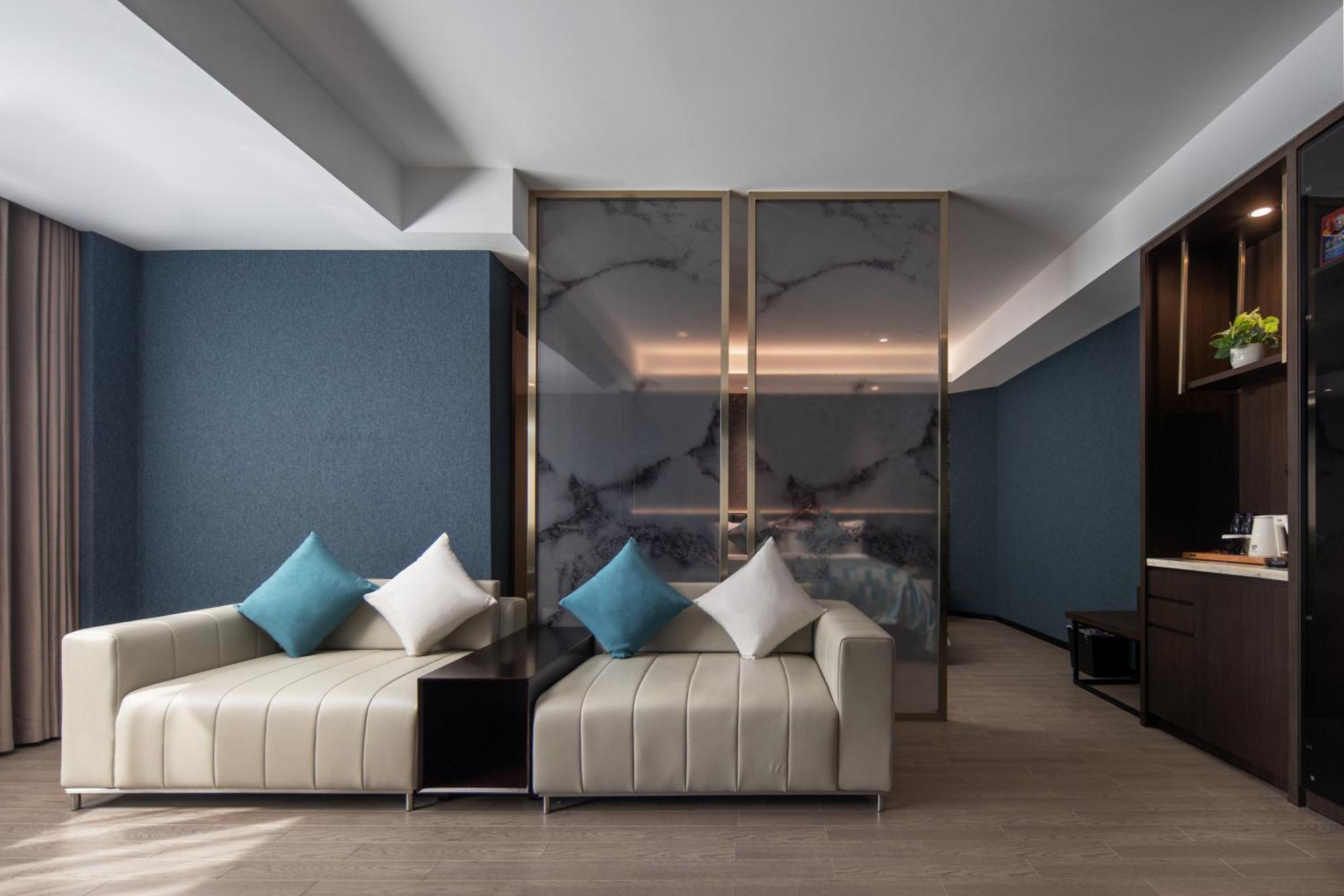 Dijing Hotel 4*