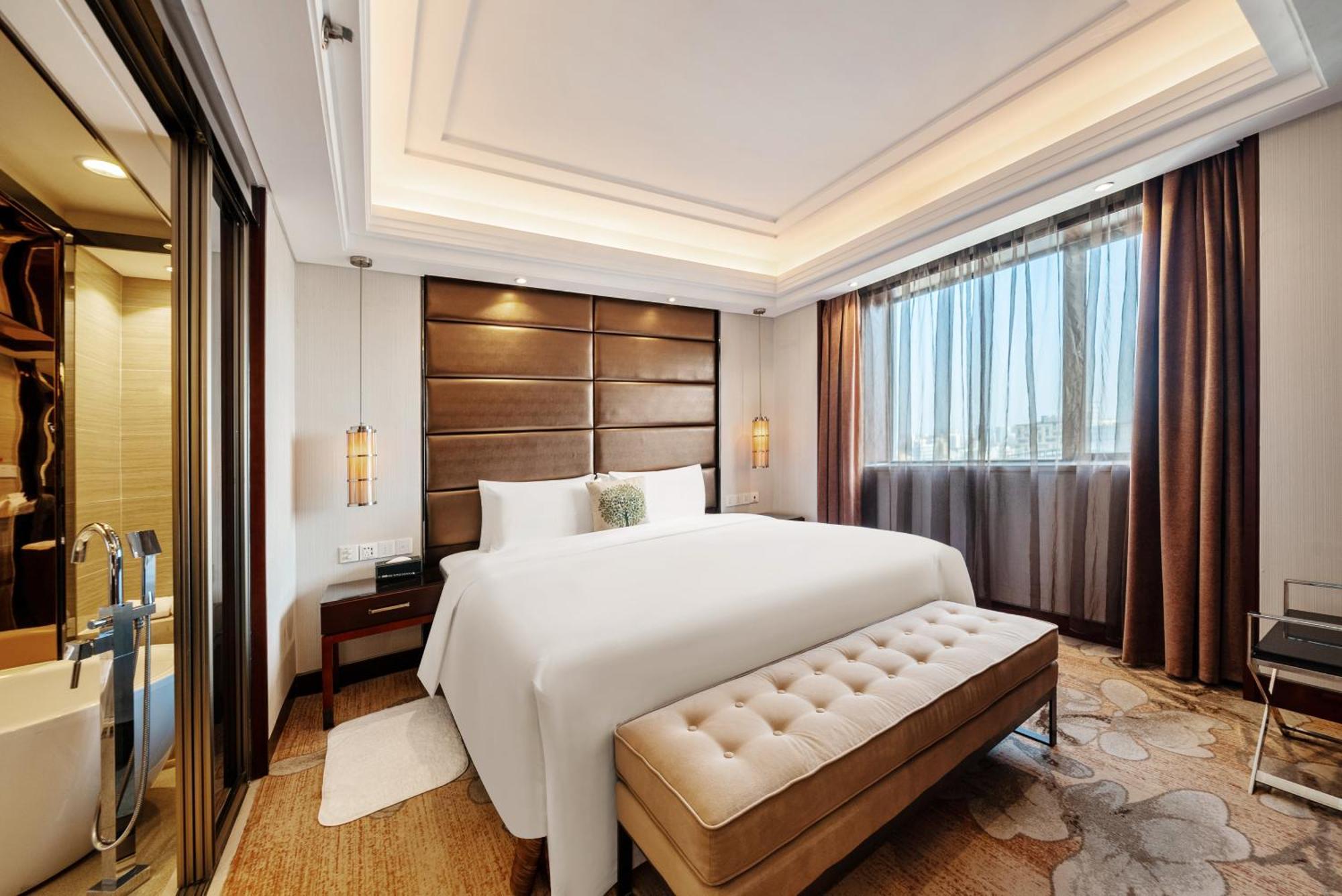 Hotel Guangdong - Free Self-service Laundry 5*