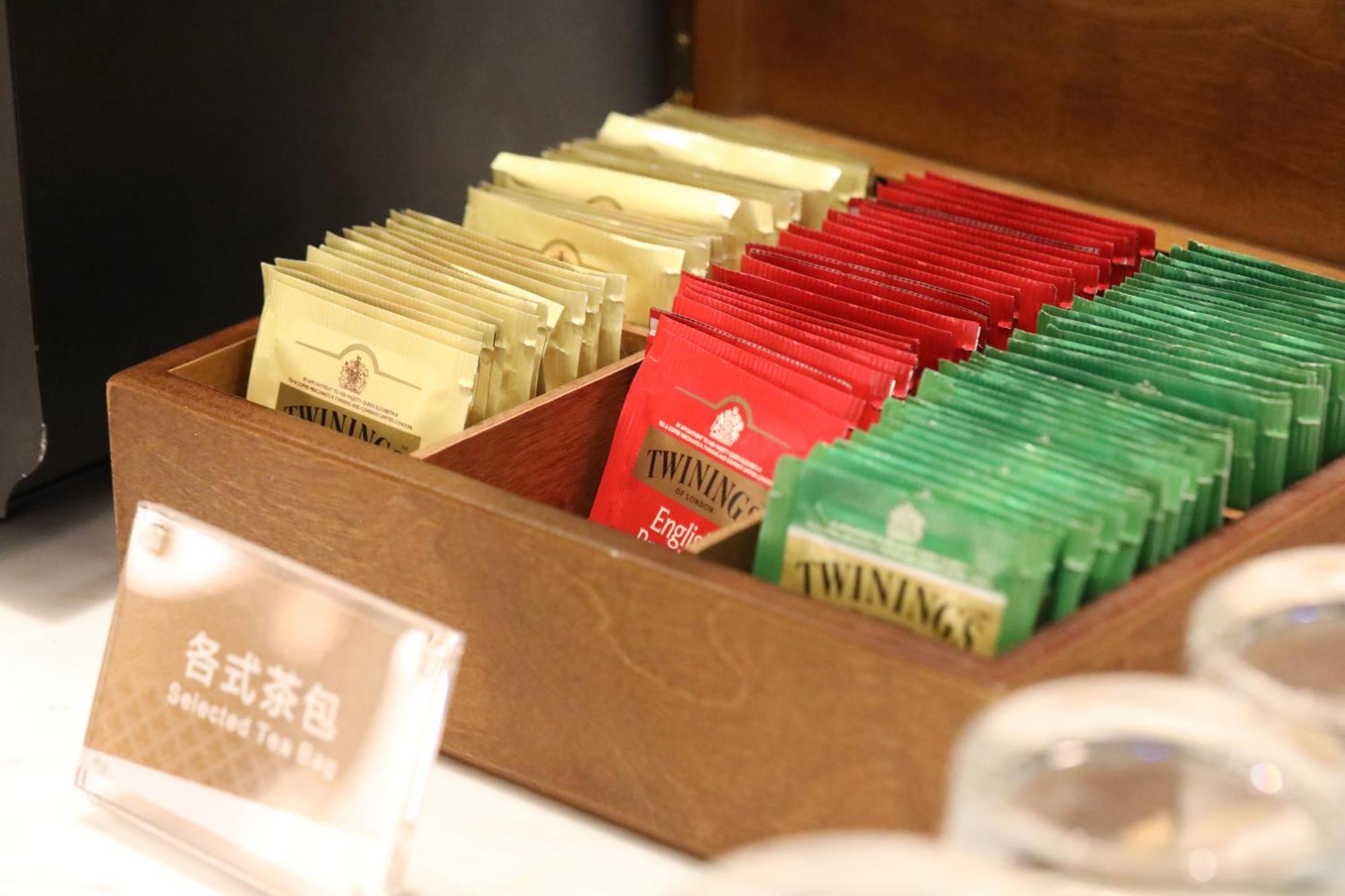 Hotel Jin Jiang Metropolo Hua Ting 4*