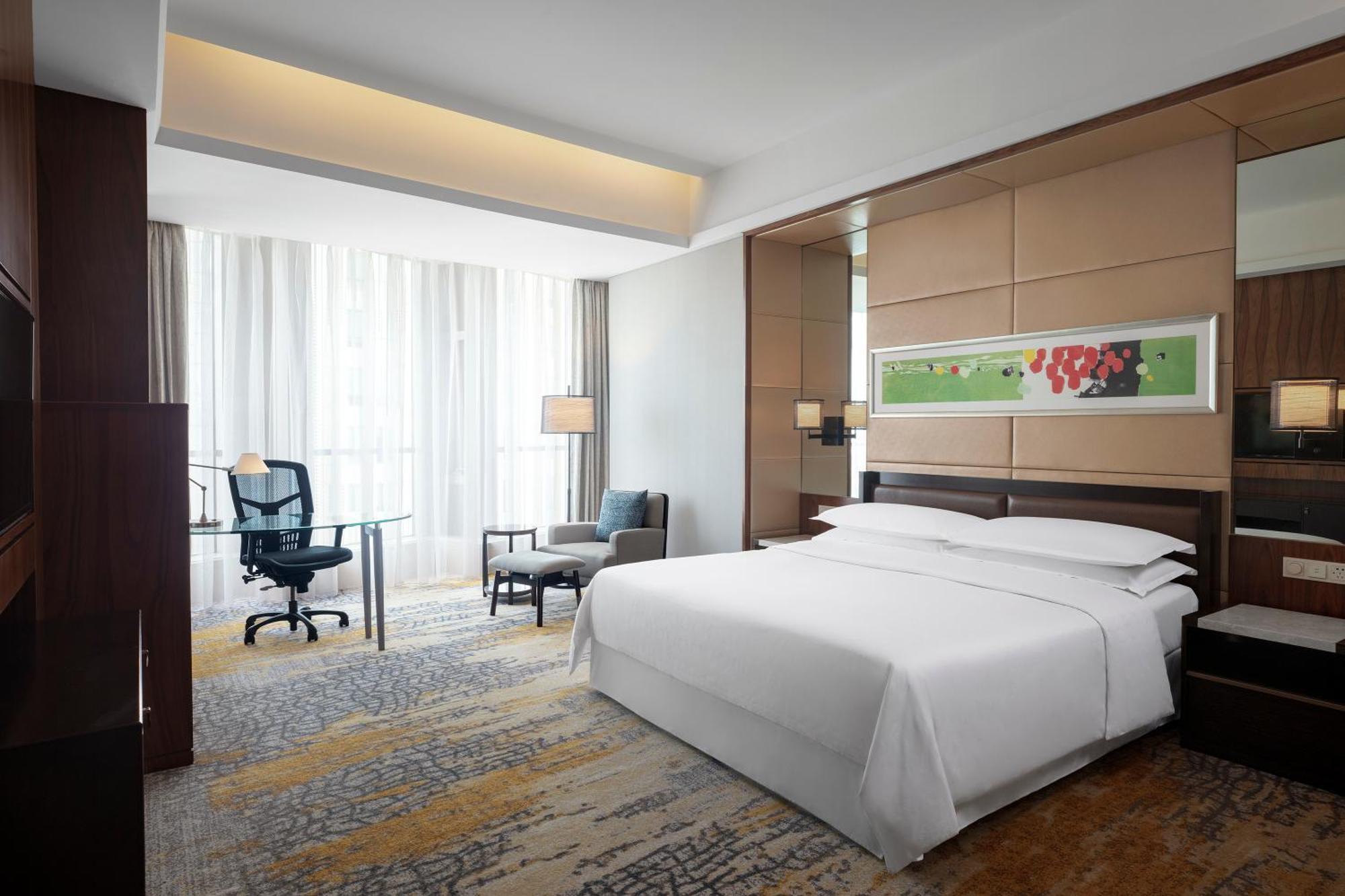 Hotel Sheraton Grand Pudong & Residences 5*