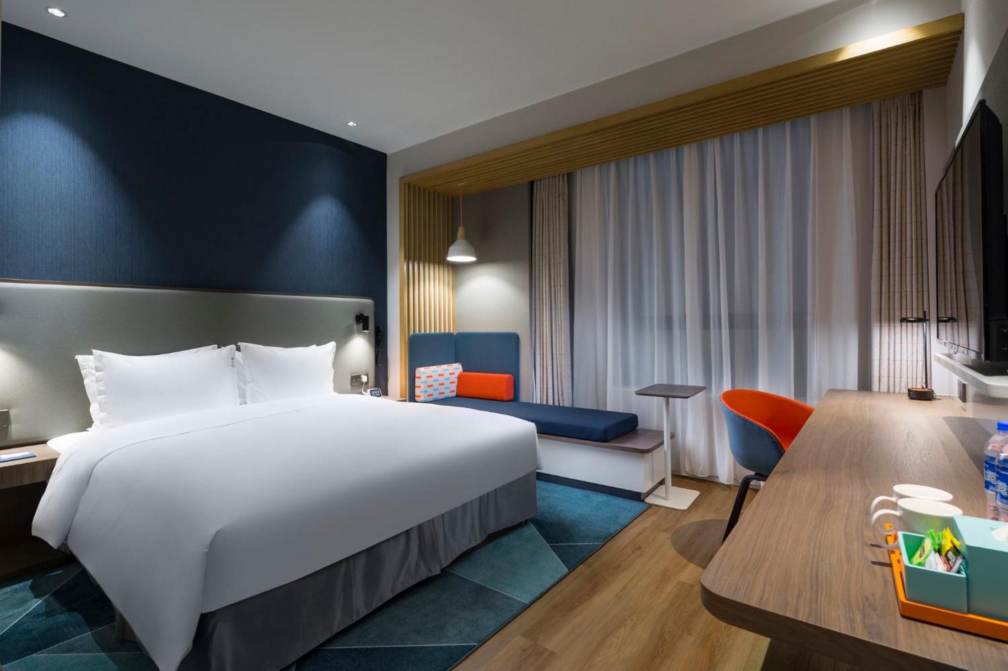 Express Kangqiao By Ihg Hotel 4*