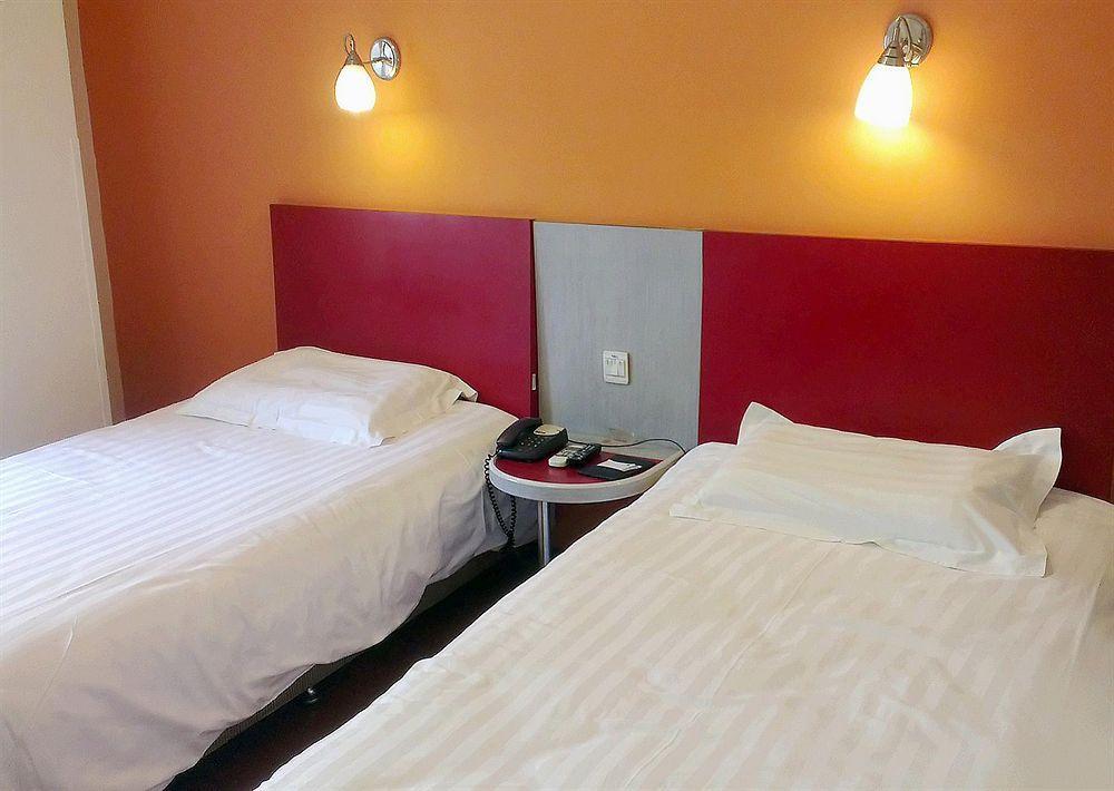 Qibao Ancient Town Qixin Road Hotel 2*