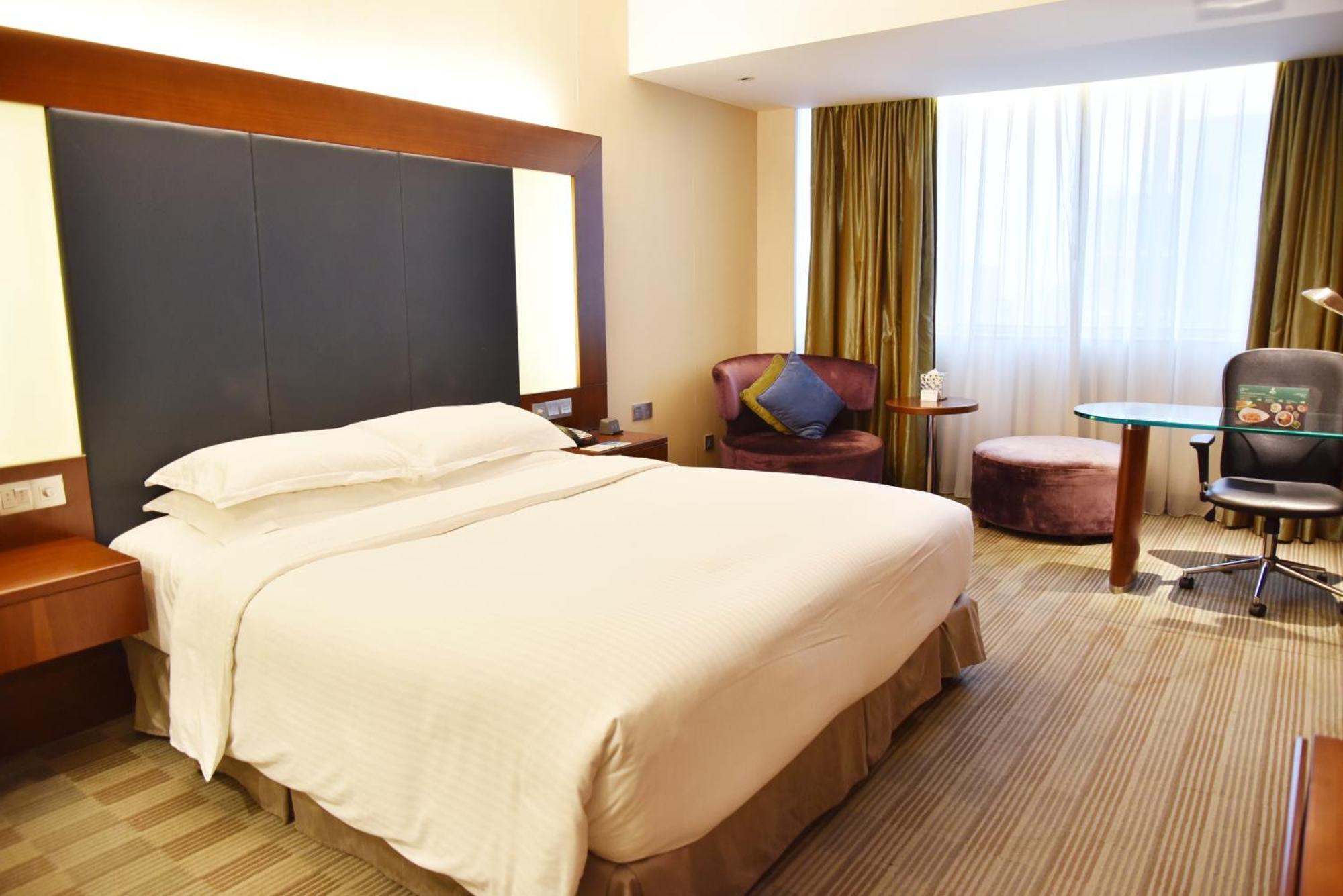 Hotel Pudong By Ihg 4*