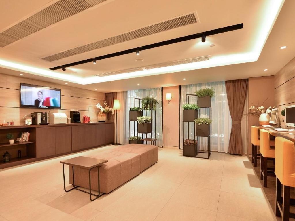Hotel Plus Xujiahui Branch