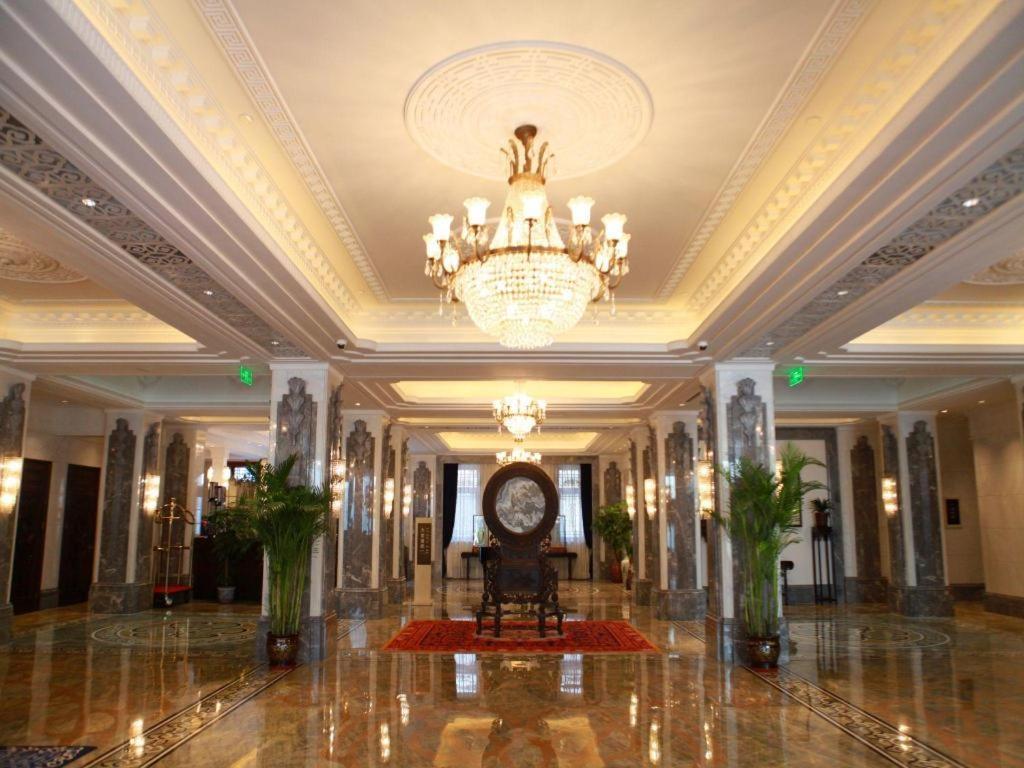 Hotel Donghu 5*