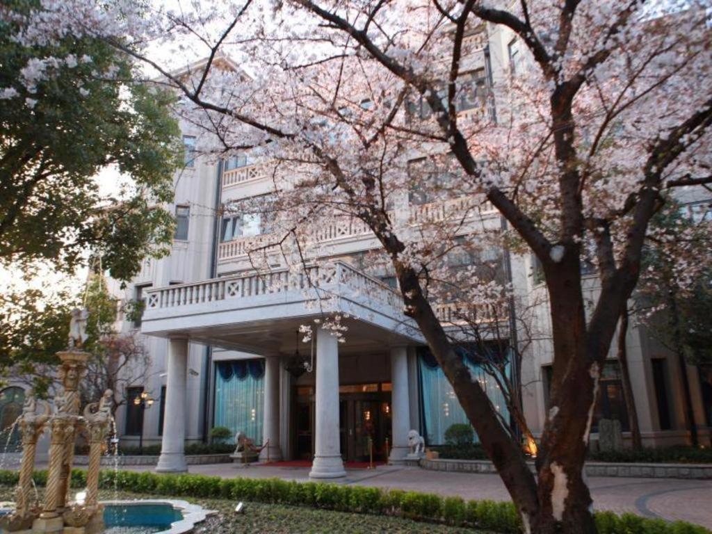 Hotel Donghu 5*