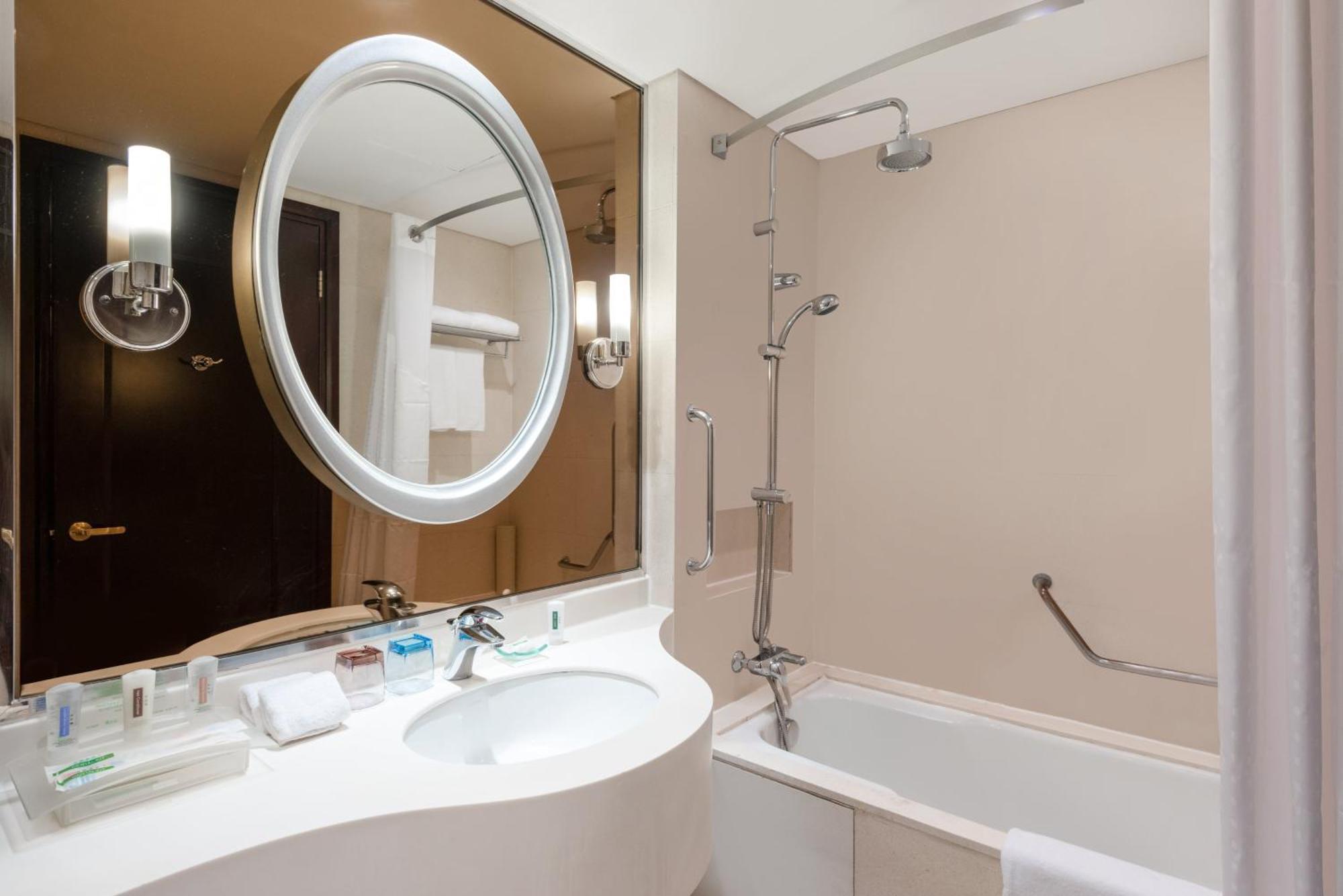 Pudong Nanpu By Ihg Otel