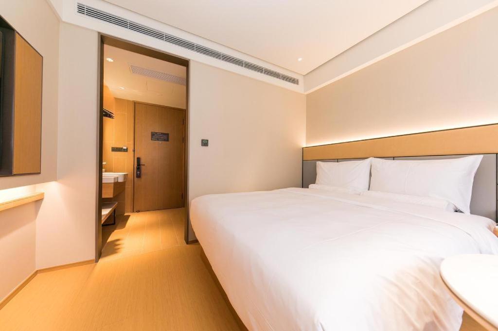 Hotel Ji Xujiahui 3*