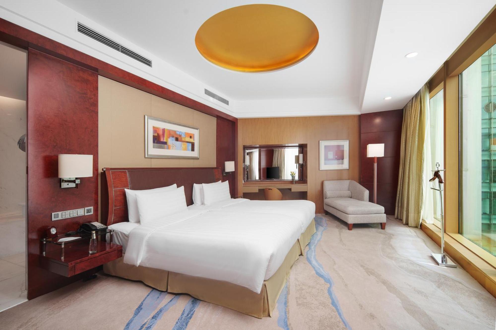 Pudong Shangri-la, 5*