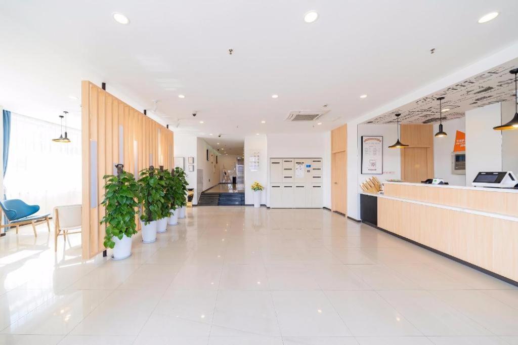 Hanting Hangtou Metro Station Hotel 2*