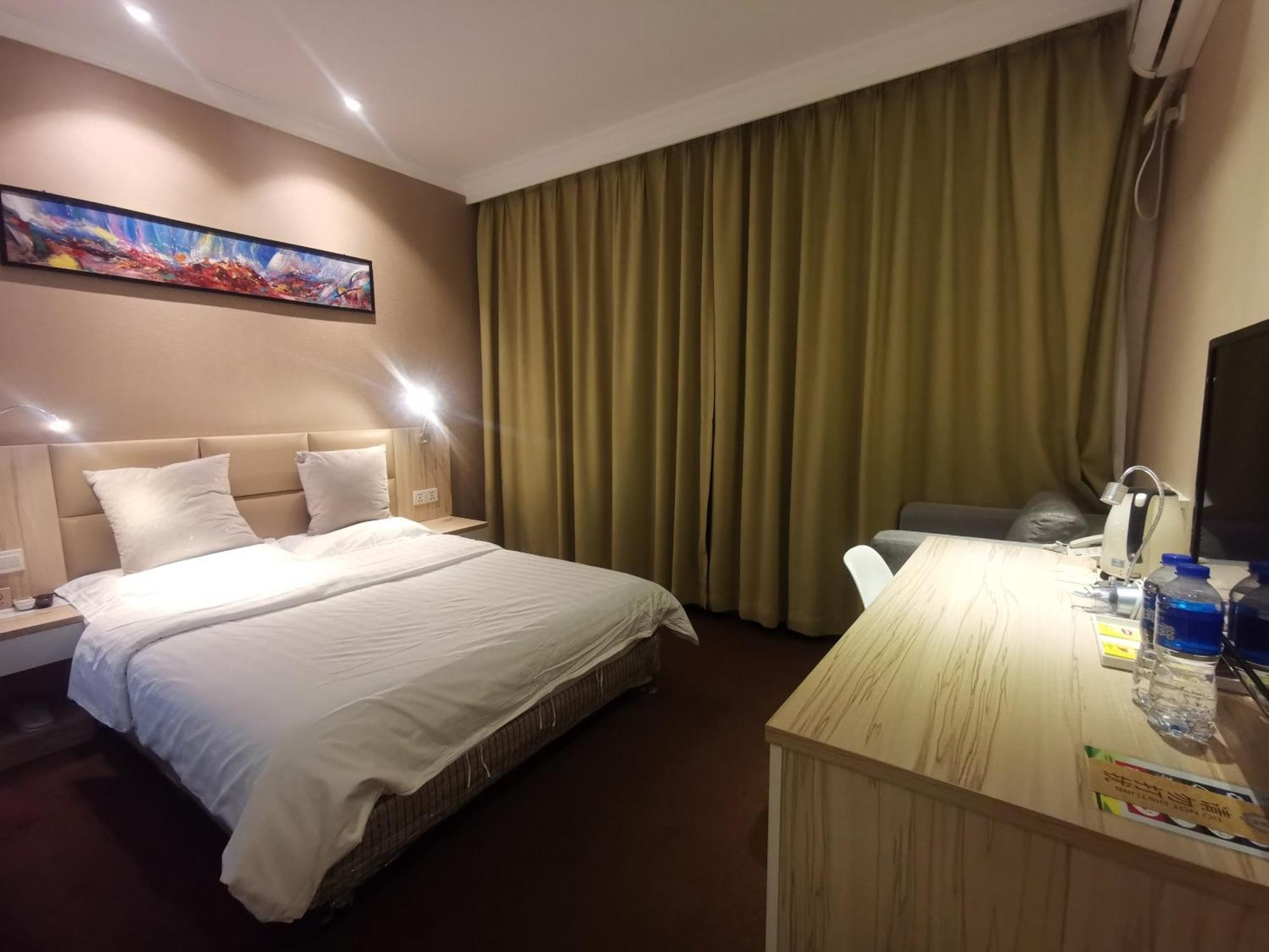 Hotel Fish East Nanjing Road 2*