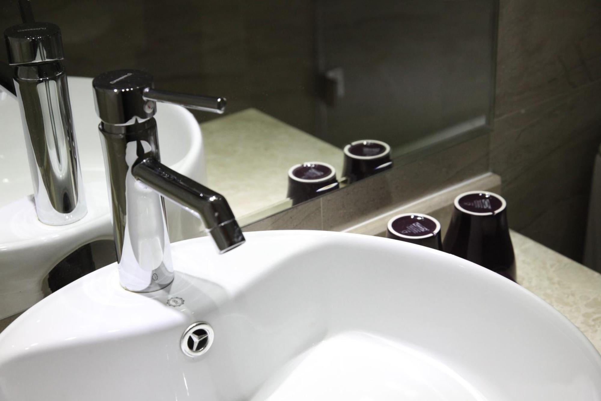 Hotel Fish East Nanjing Road 2*