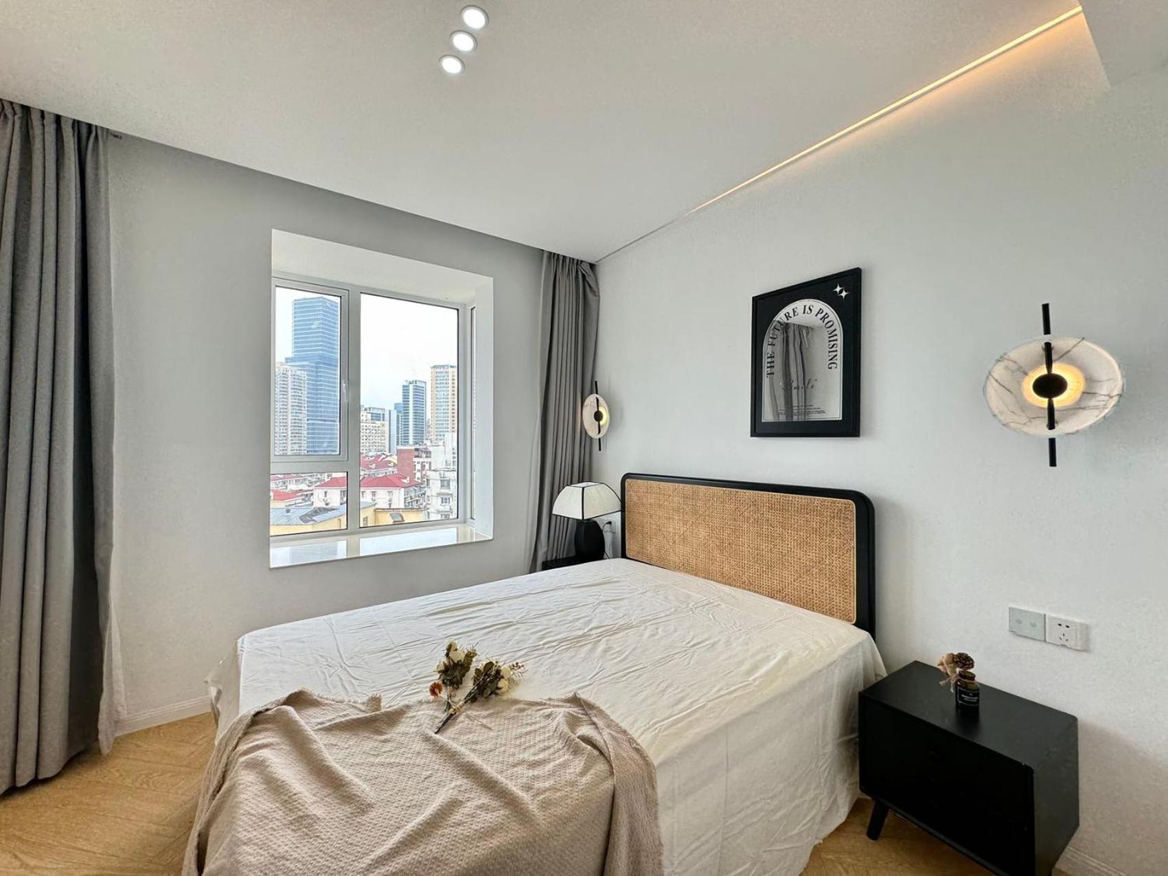Eastern Hub - Jing'an Temple Branch Nanjing West Road Yijing Yuan Henglong Square 500 Meters Apartment