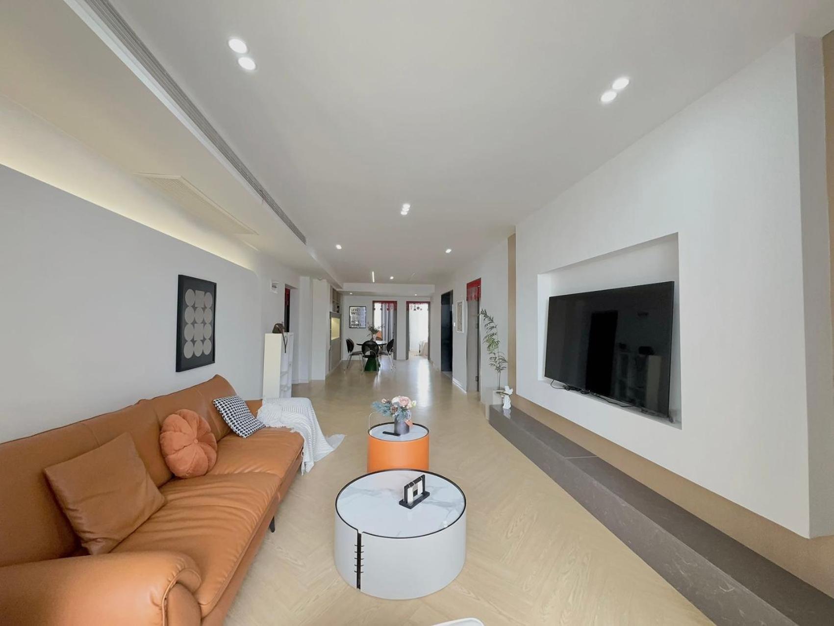 Eastern Hub - Jing'an Temple Branch Nanjing West Road Yijing Yuan Henglong Square 500 Meters Apartment *