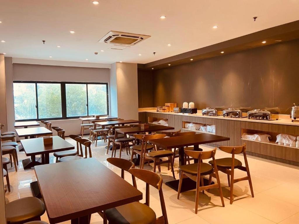 Hanting Express Shanghai Songjiang New Town Wanda Hotel