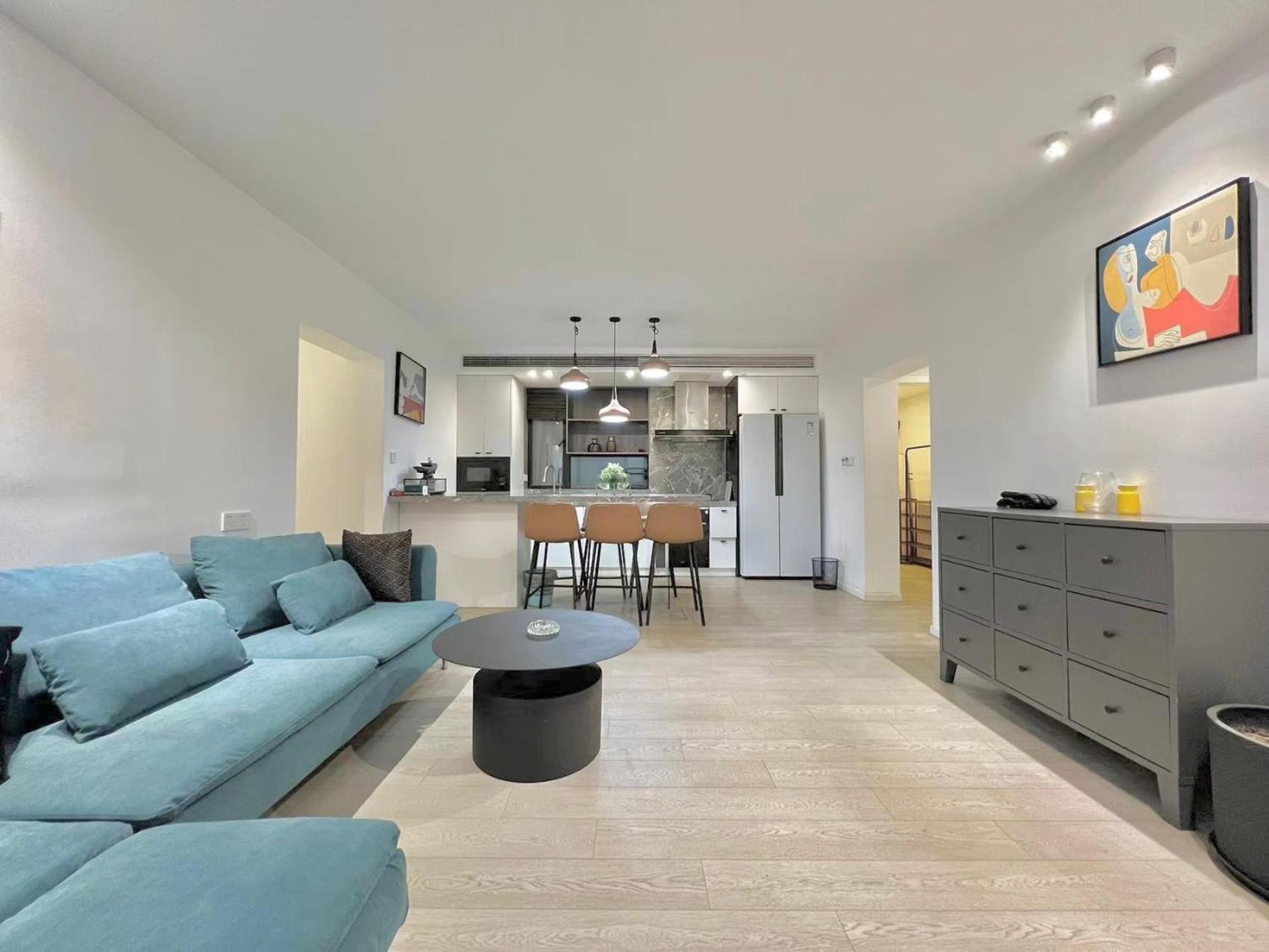 Apartment Eastern Hub - Jing'an Temple Branch Stylish 3bedrooms In Bustling Location Surrounded By Trendy Bistro And Bar Street, Only 100m From Subway *