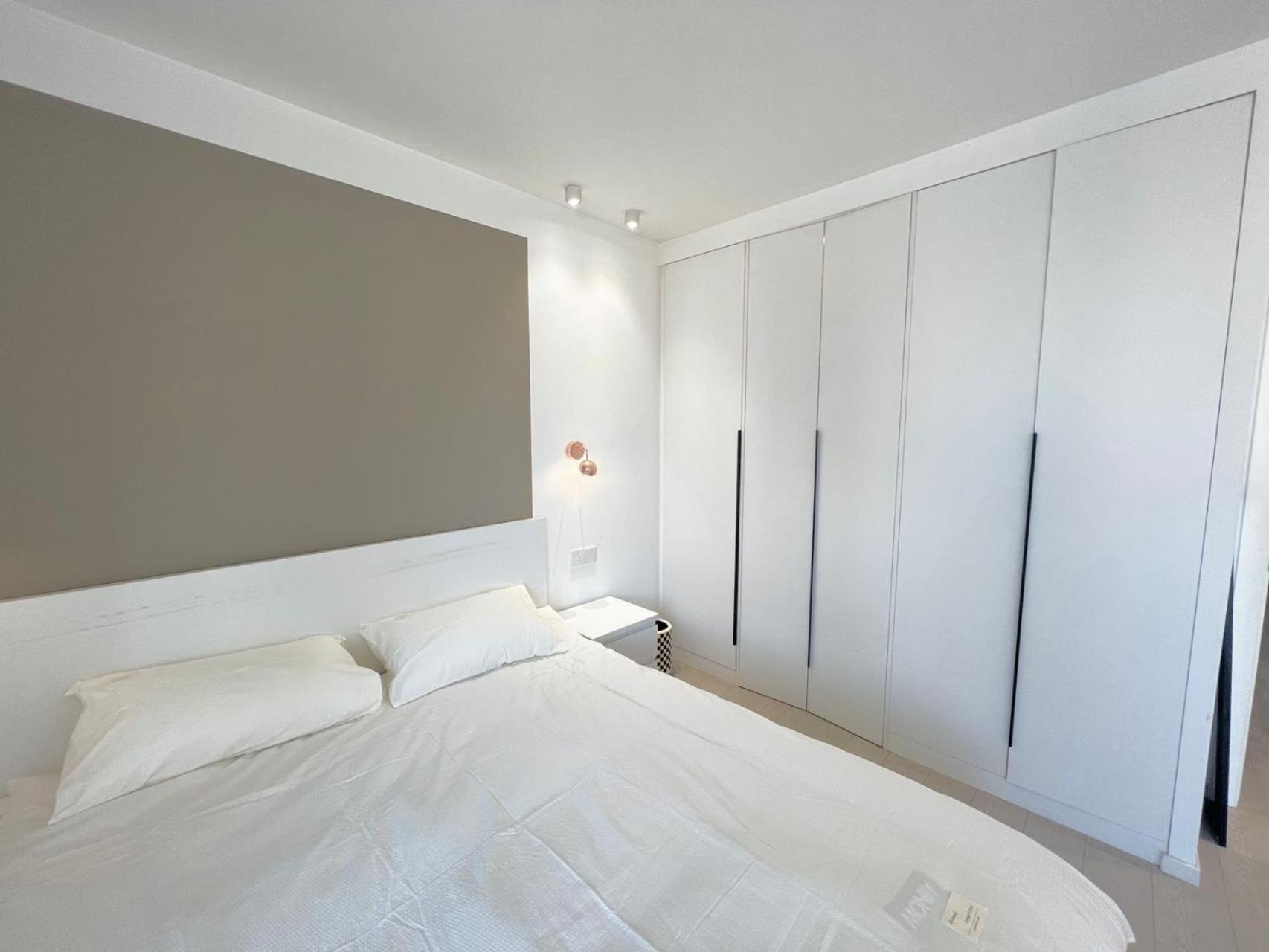 Eastern Hub - Jing'an Temple Branch Stylish 3bedrooms In Bustling Location Surrounded By Trendy Bistro And Bar Street, Only 100m From Subway Shanghai