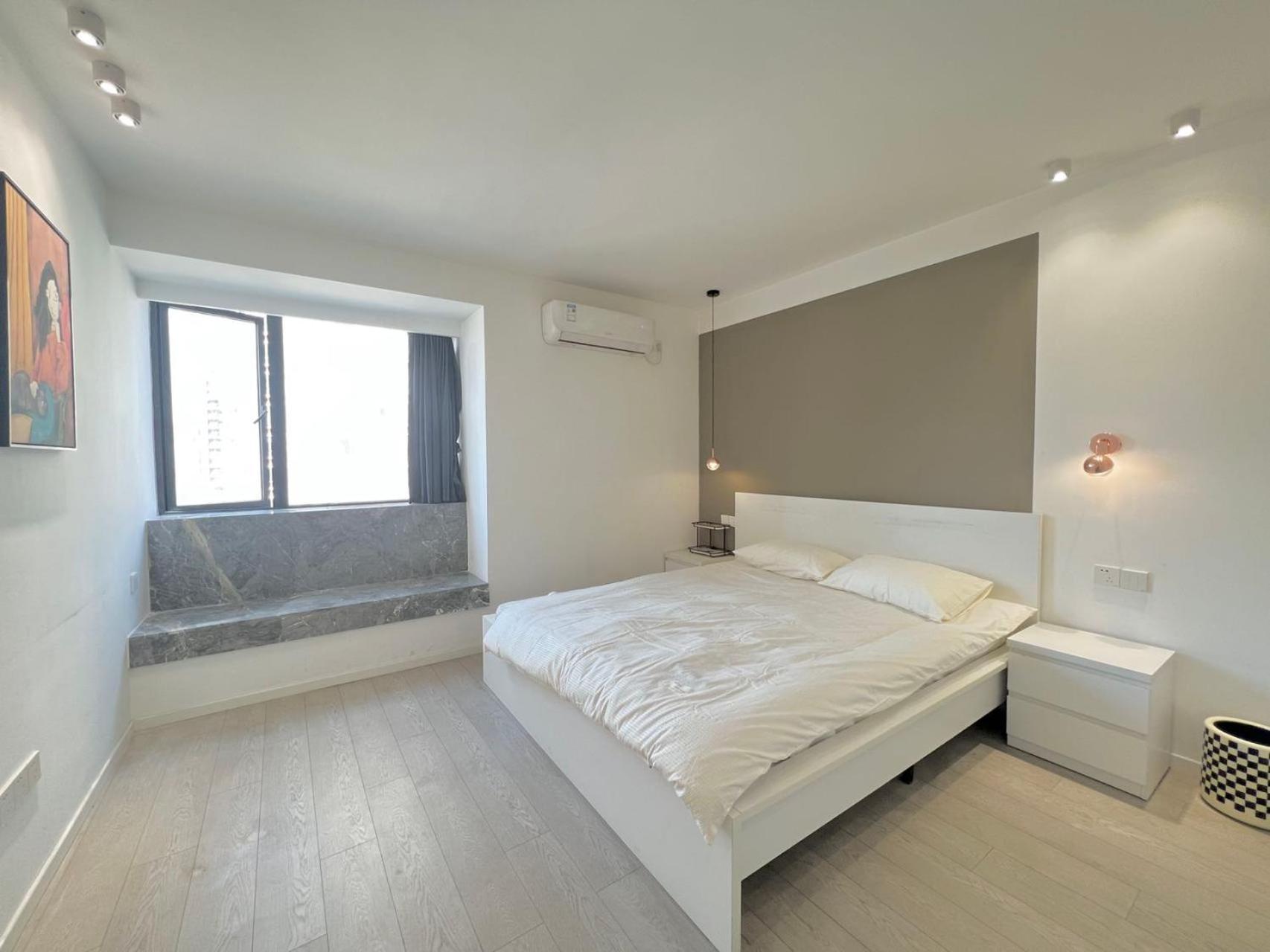 Eastern Hub - Jing'an Temple Branch Stylish 3bedrooms In Bustling Location Surrounded By Trendy Bistro And Bar Street, Only 100m From Subway