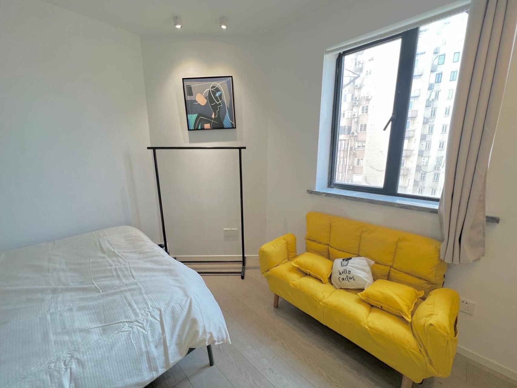 Apartment Eastern Hub - Jing'an Temple Branch Stylish 3bedrooms In Bustling Location Surrounded By Trendy Bistro And Bar Street, Only 100m From Subway