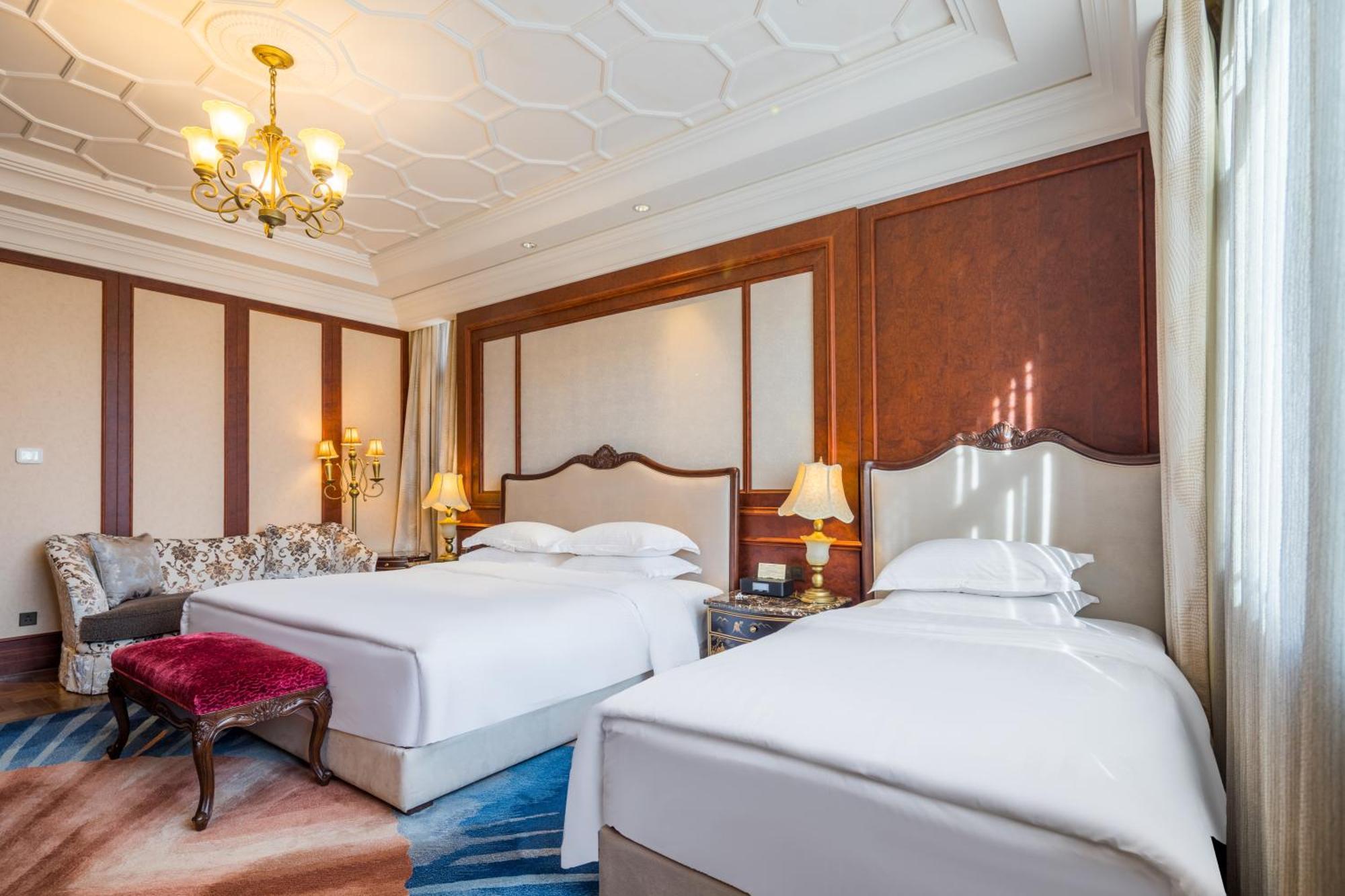 Donghu Hotel 5*