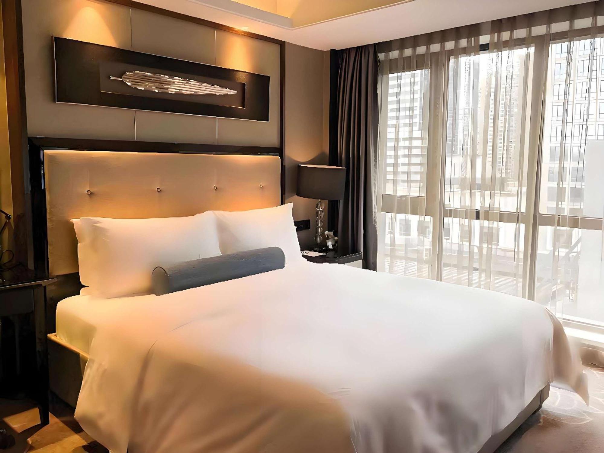 Pullman Jingan Hotel