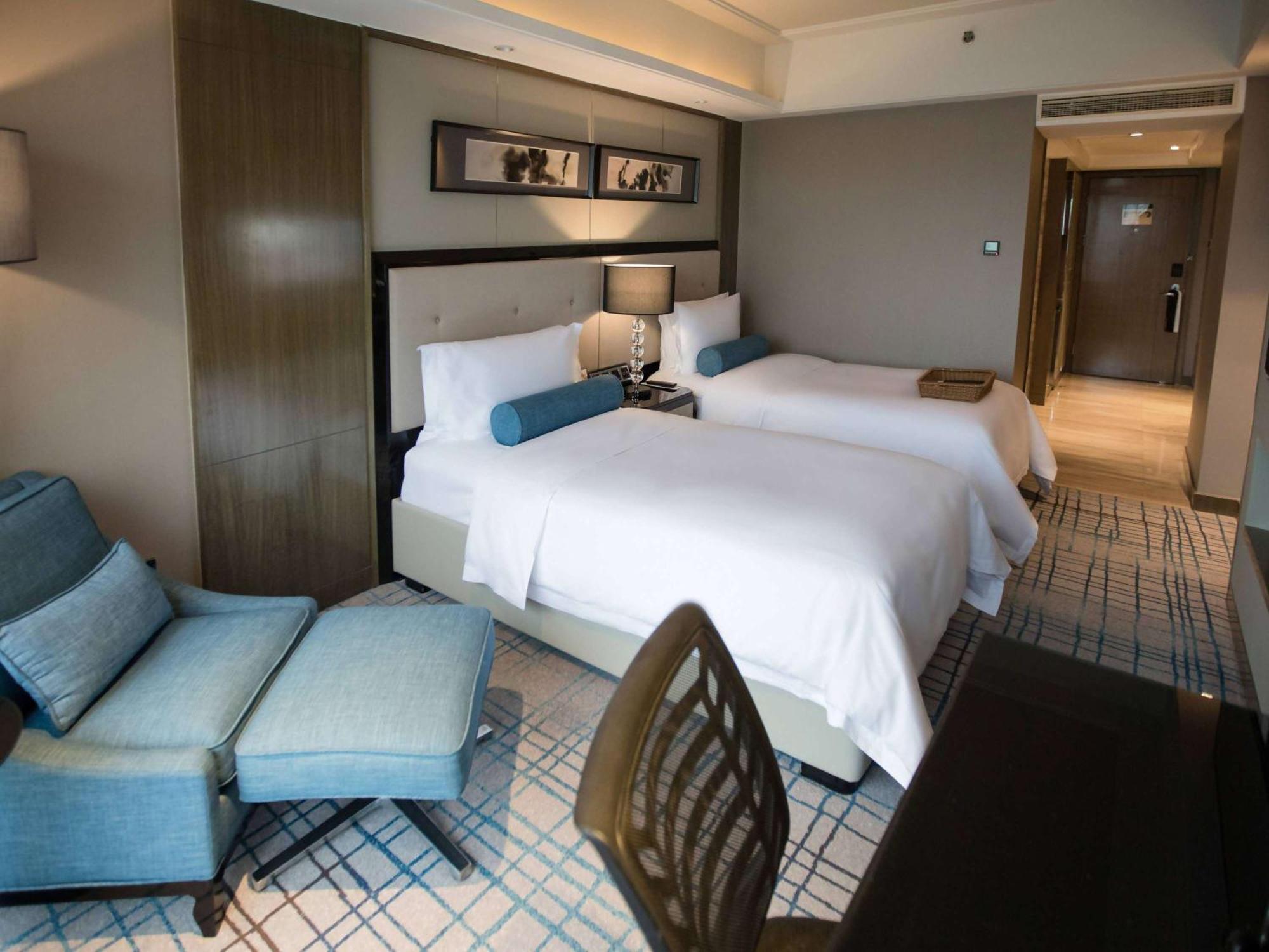 Pullman Jingan 5*