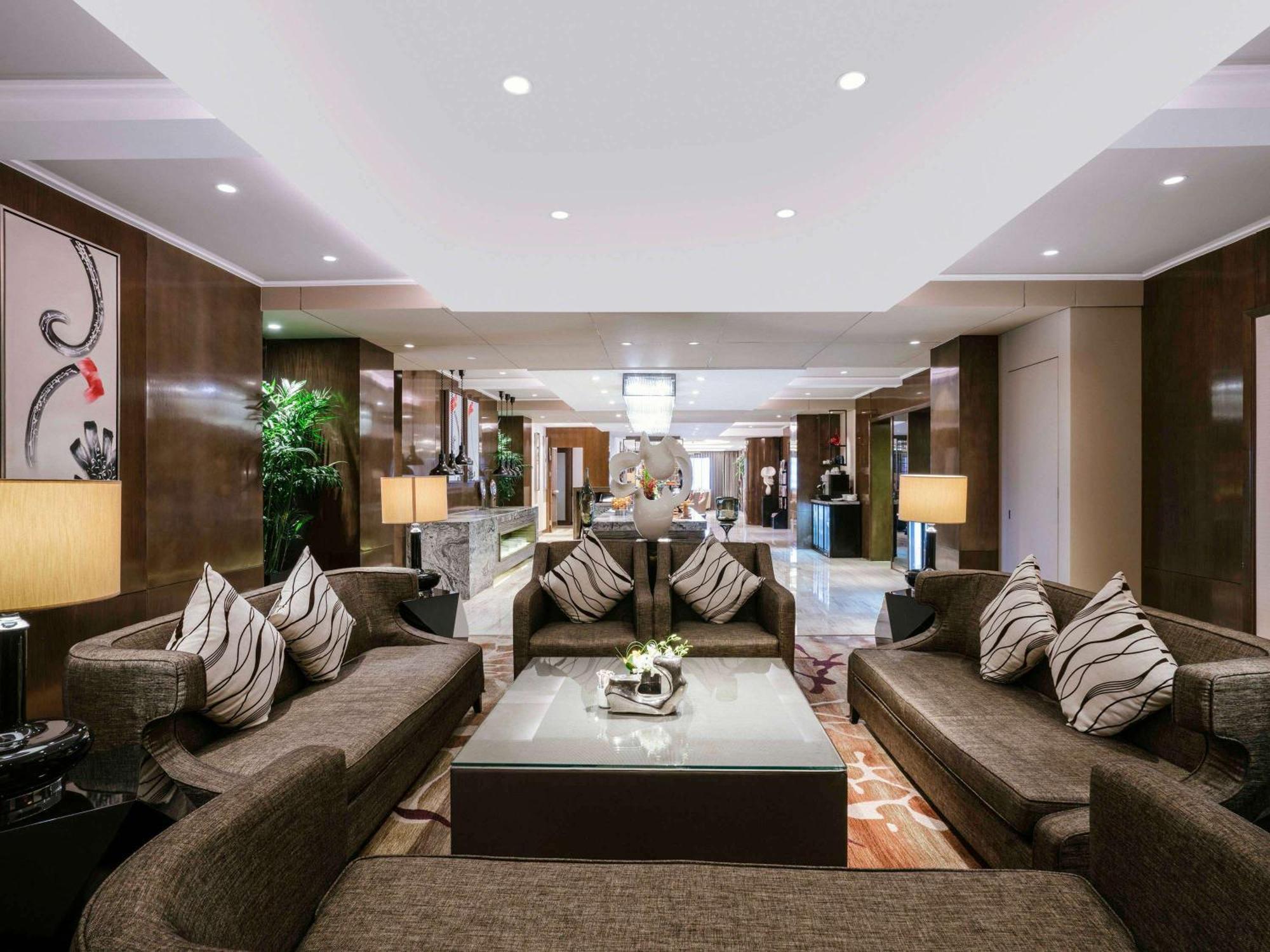 Pullman Jingan Hotel