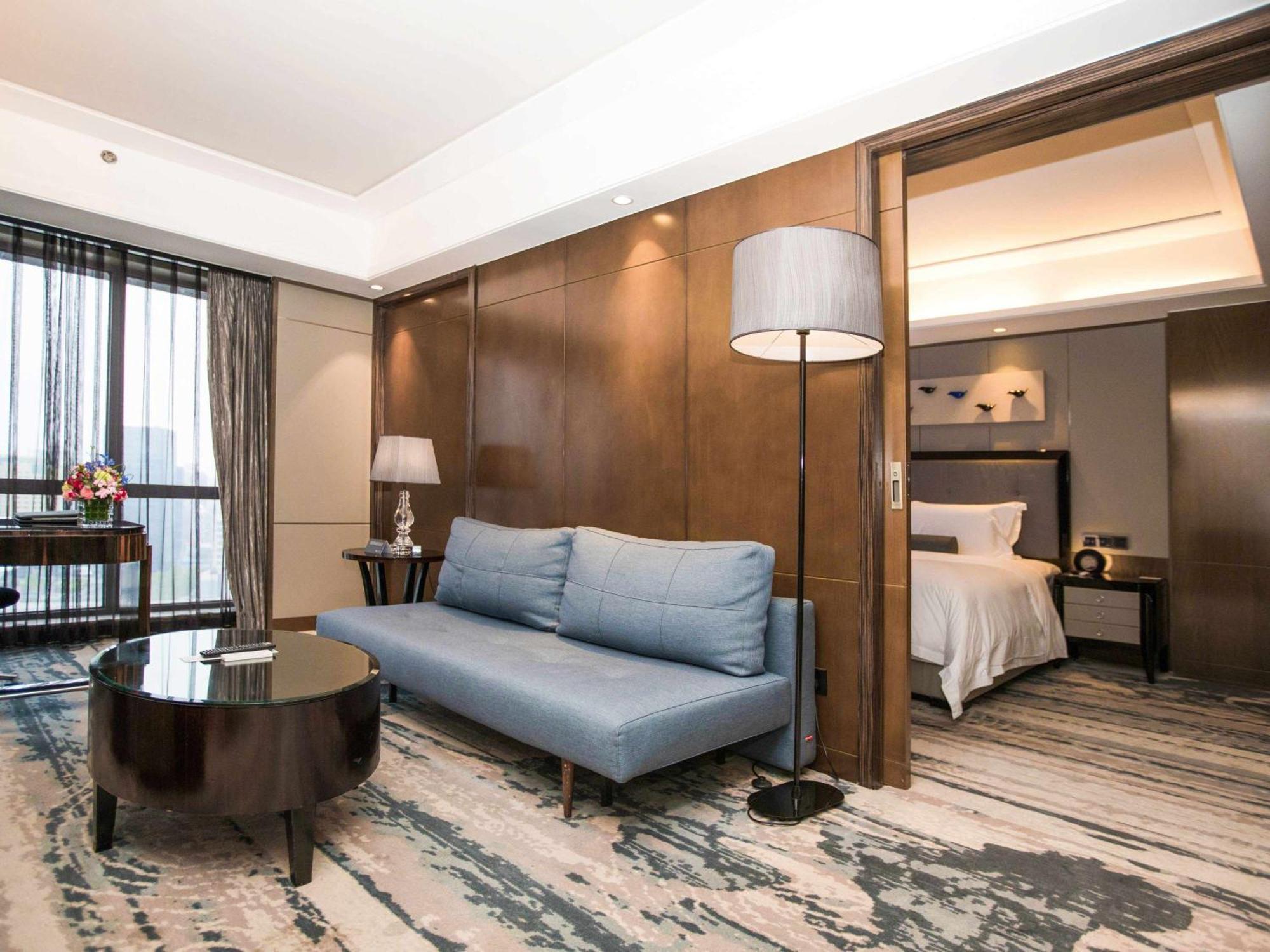 Pullman Jingan Hotel