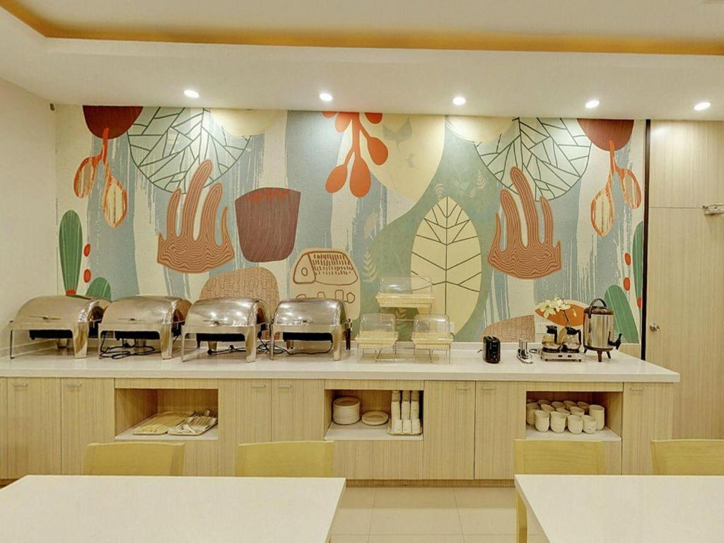 Hanting Babaiban Pudian Road Subway Station Hotel 2*