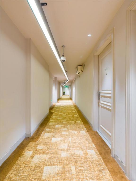 Jinjiang Select Nanjing Road Pedestrian Street Hotel