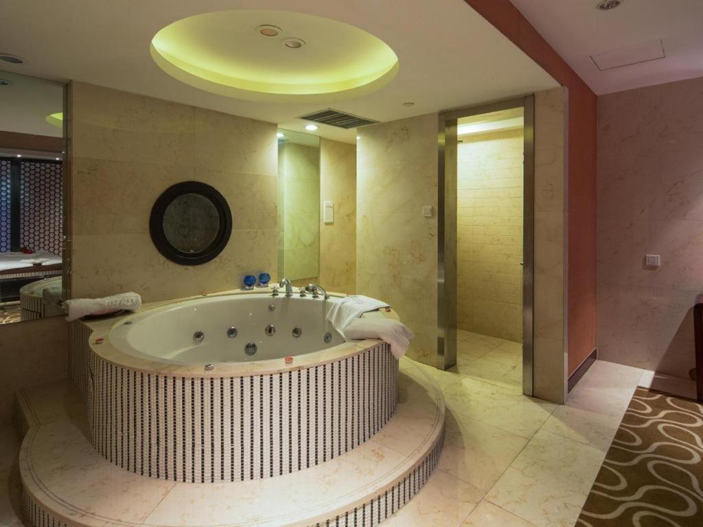 Hotel The Qube Nanqiao 5*