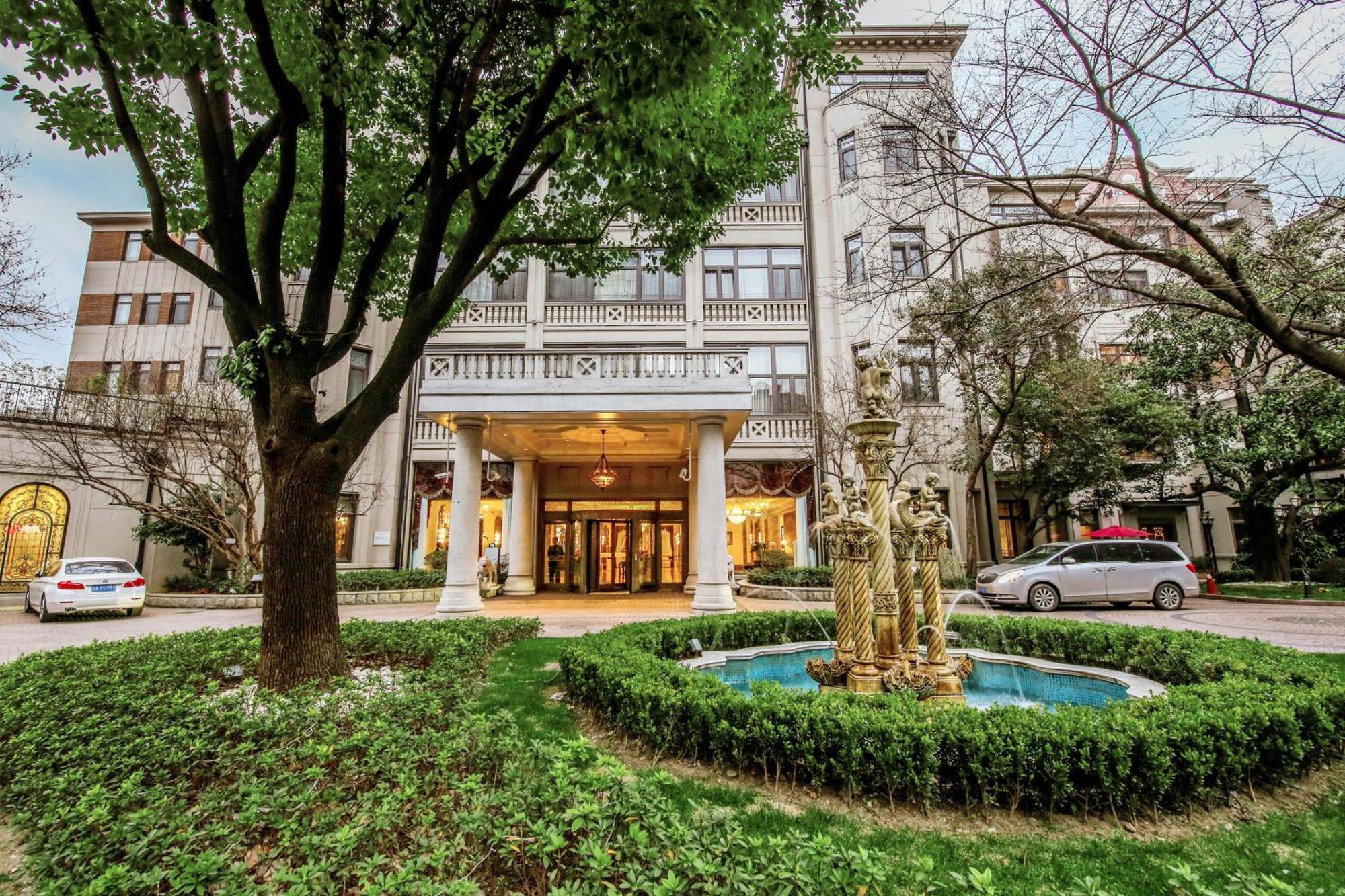 Hotel Donghu 5*