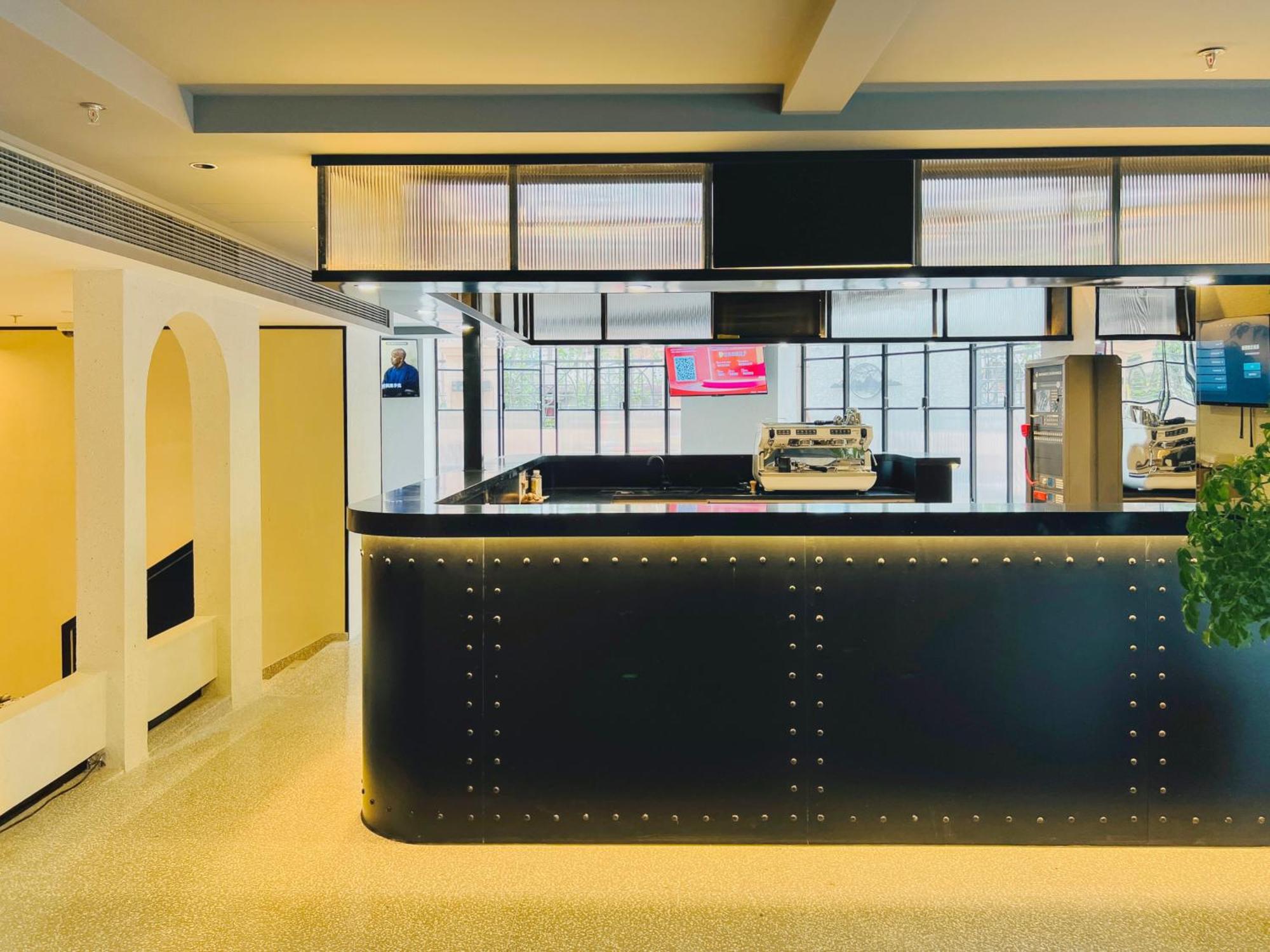 Dayin Garden -near People's Square & Nanjing Road-large Social Area -bar -cafe -gym -free Laundry Luggage Storage -24h Front Desk-english Service 3* Şanghay