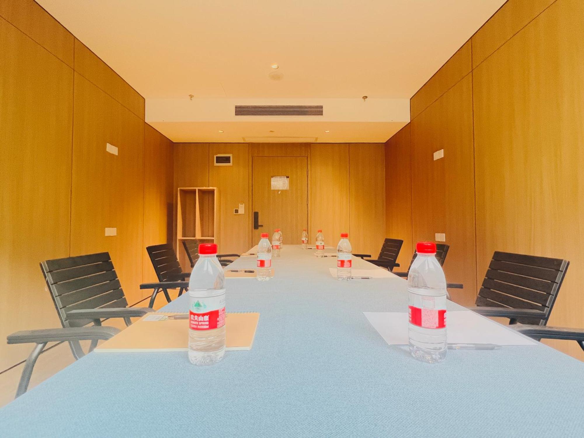 Dayin Garden -near People's Square & Nanjing Road-large Social Area -bar -cafe -gym -free Laundry Luggage Storage -24h Front Desk-english Service
