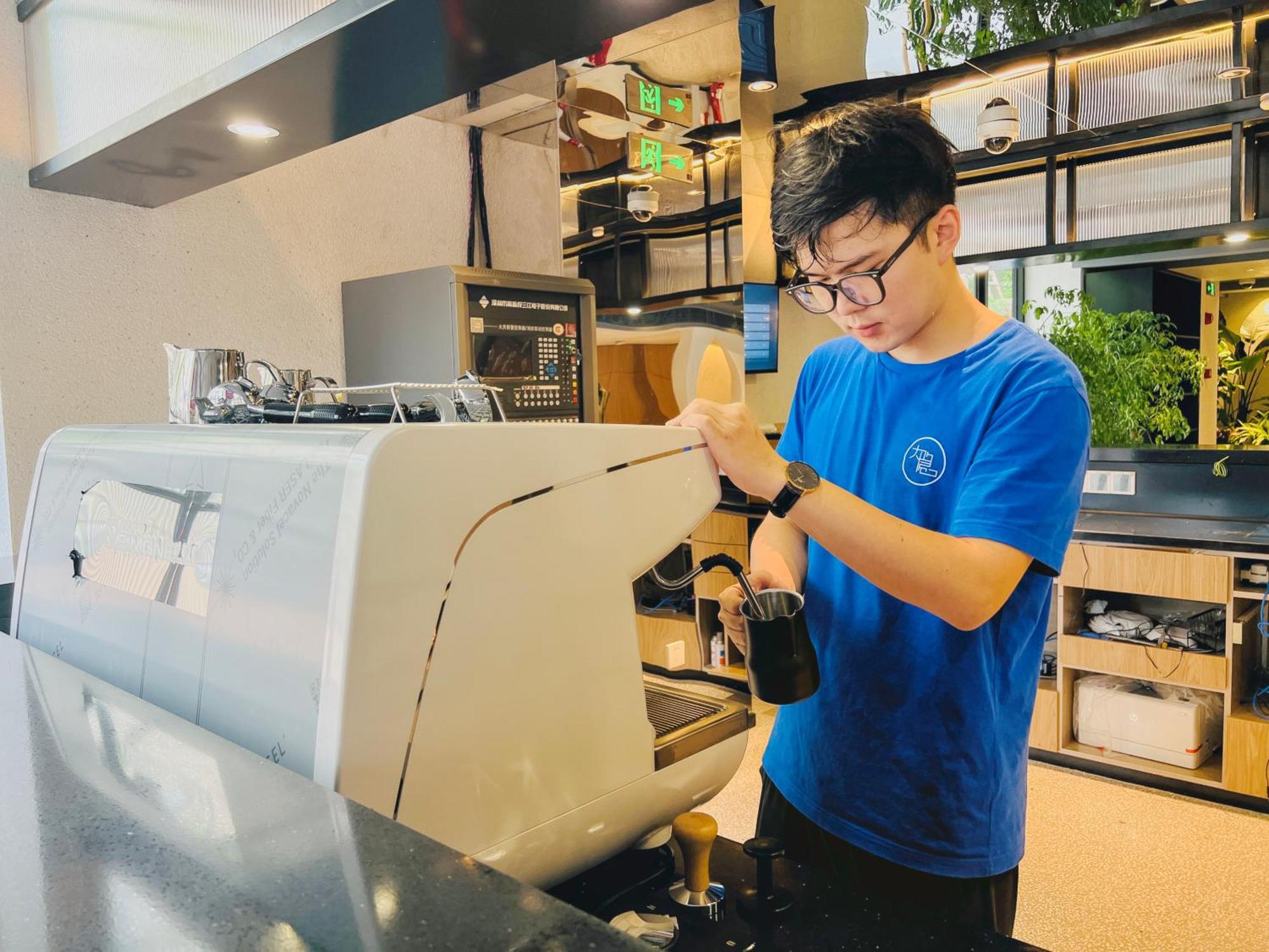 Dayin Garden -near People's Square & Nanjing Road-large Social Area -bar -cafe -gym -free Laundry Luggage Storage -24h Front Desk-english Service