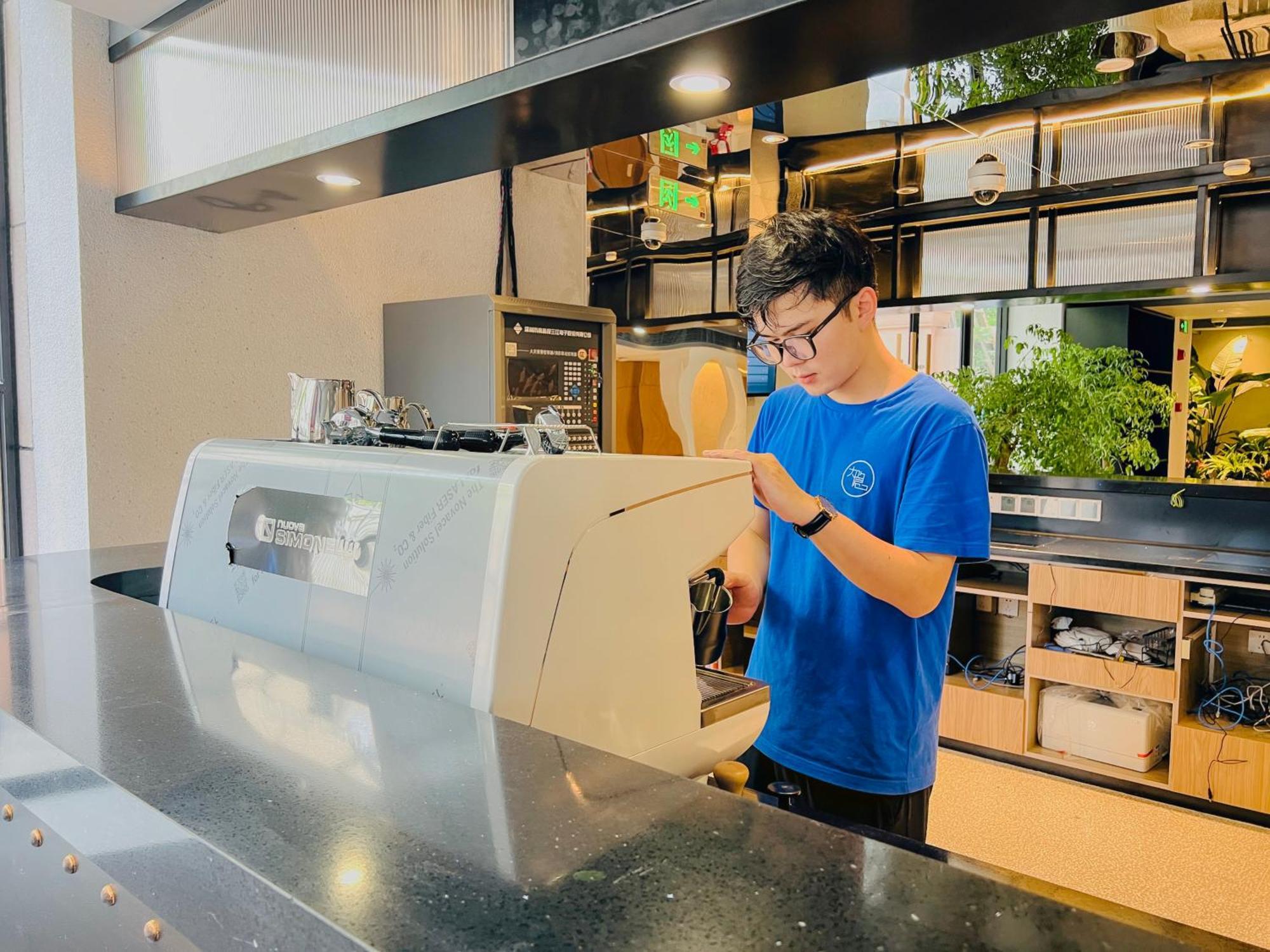Otel Dayin Garden -near People's Square & Nanjing Road-large Social Area -bar -cafe -gym -free Laundry Luggage Storage -24h Front Desk-english Service