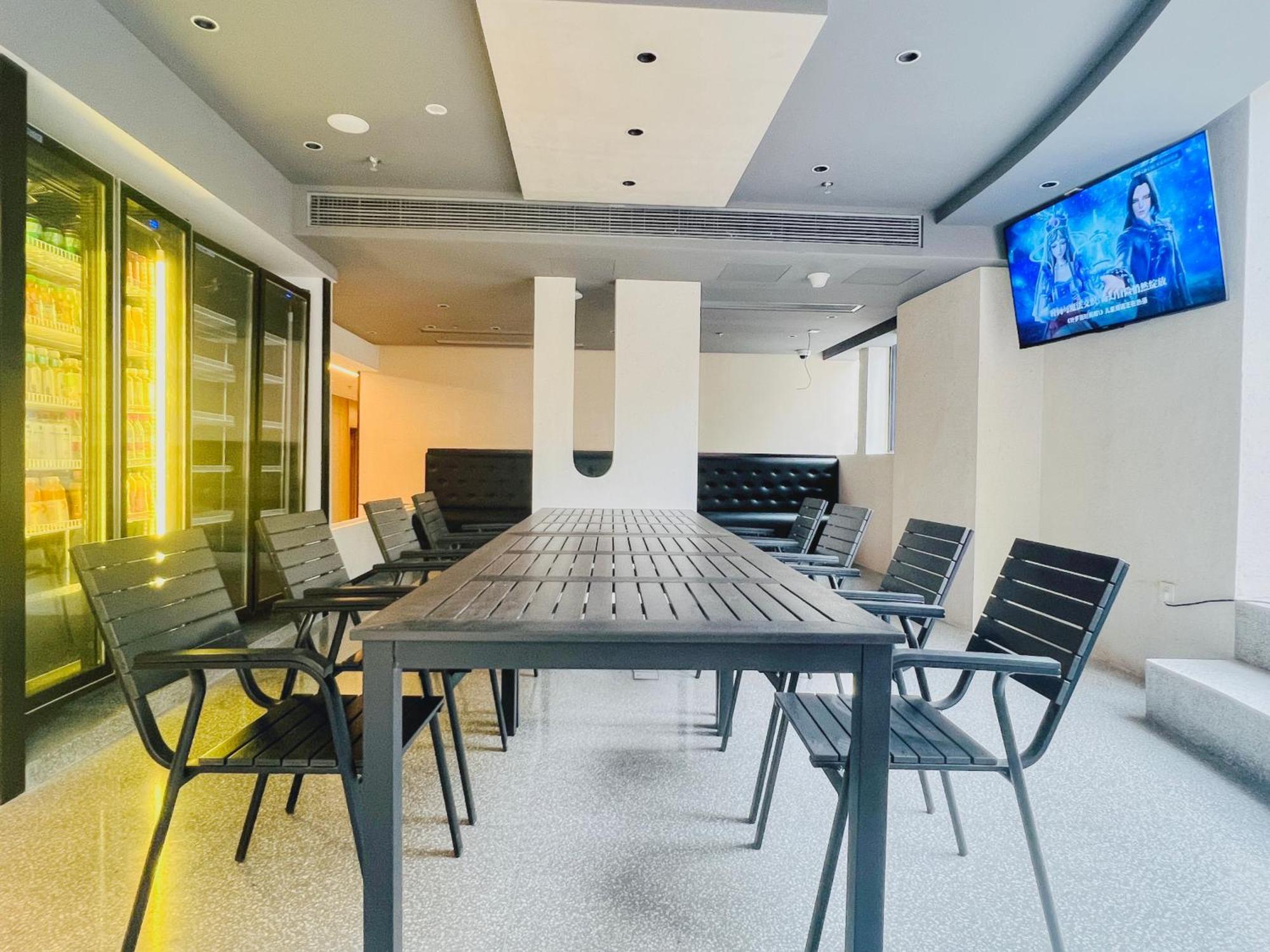 Otel Dayin Garden -near People's Square & Nanjing Road-large Social Area -bar -cafe -gym -free Laundry Luggage Storage -24h Front Desk-english Service 3*
