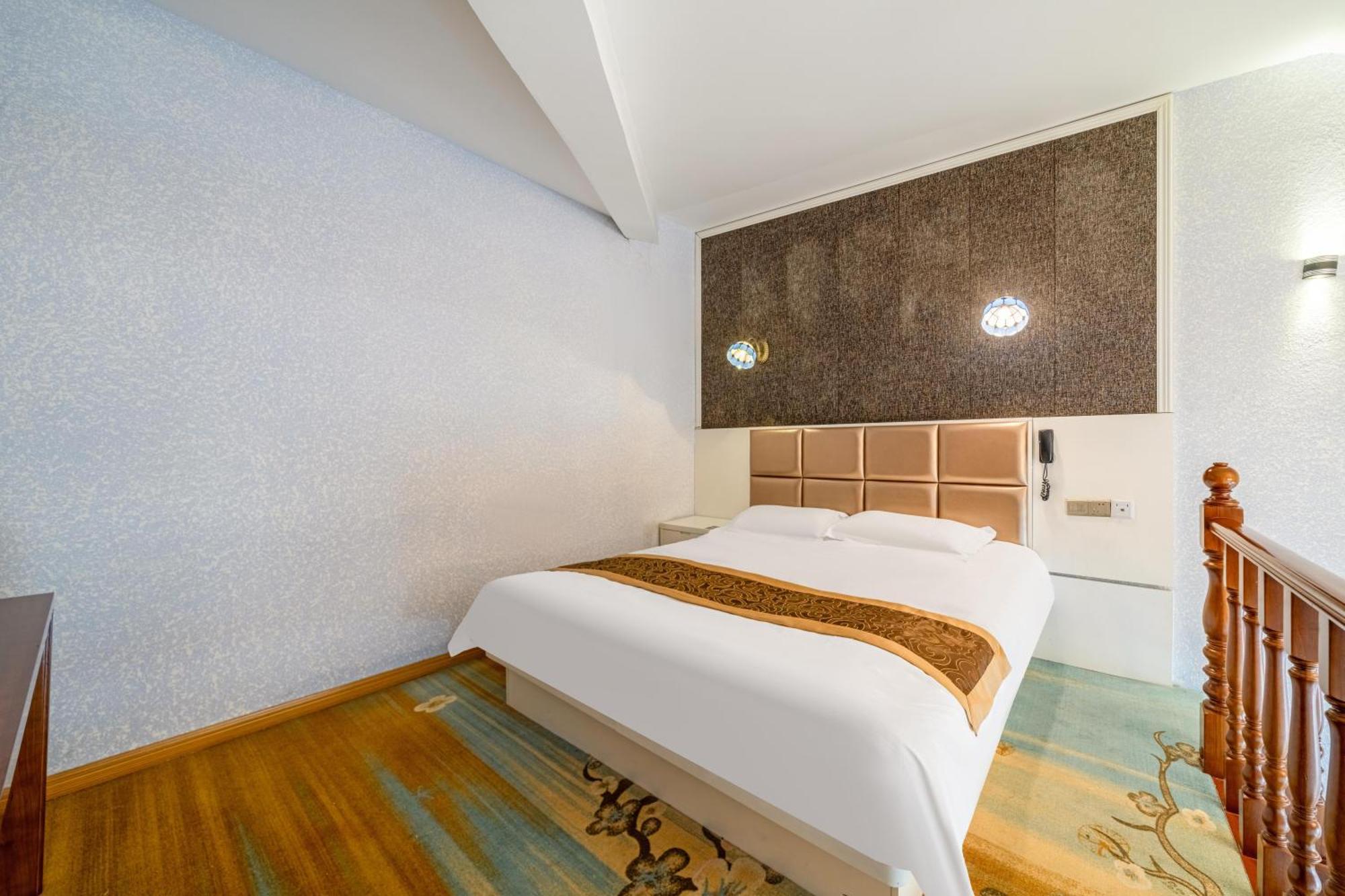 Hotel Bo Ai International Pudong Airport Branch-provide Shuttle Services To Pudong Airport And Disneyland Shanghai