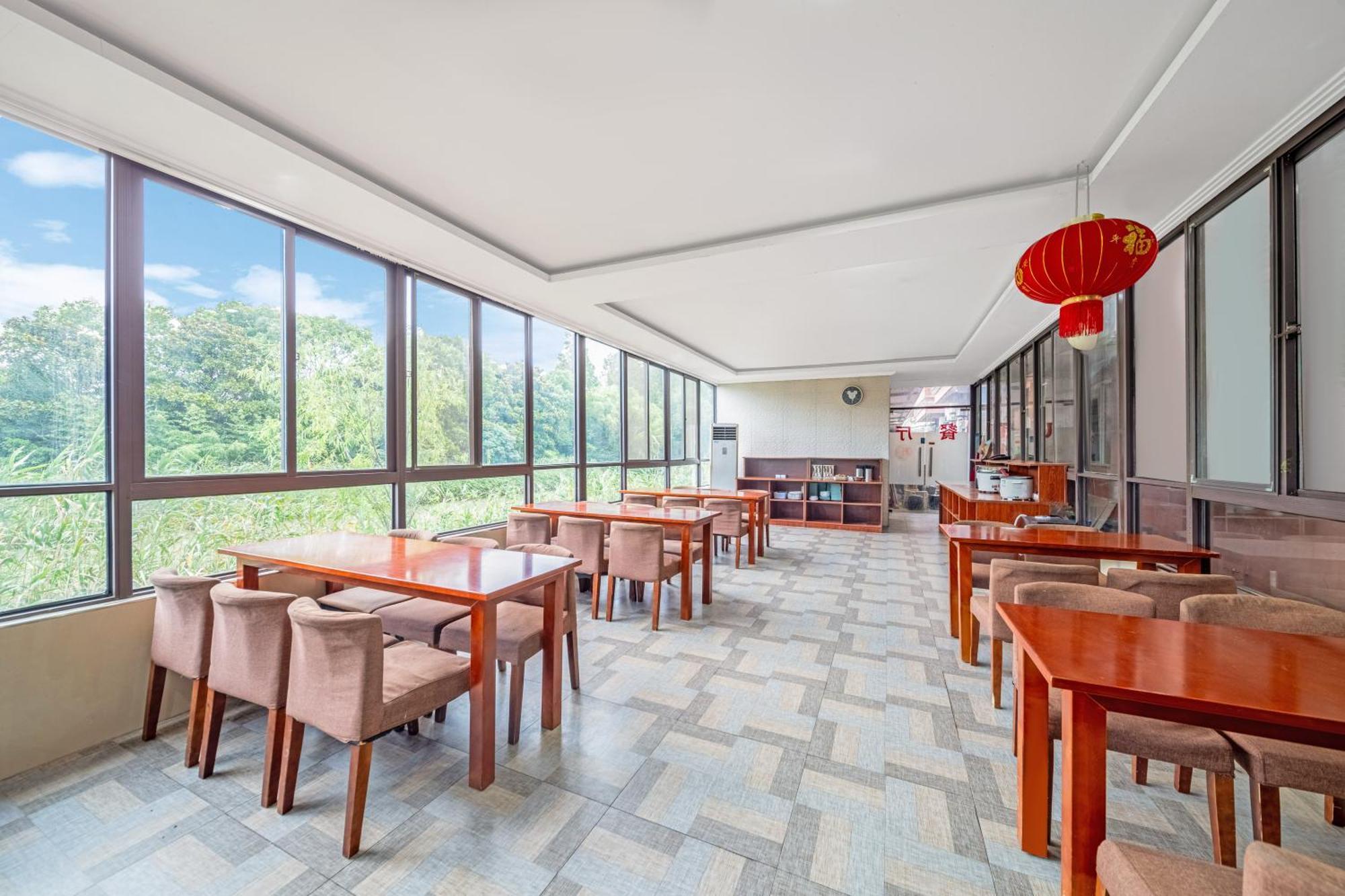 Bo Ai International Pudong Airport Branch-provide Shuttle Services To Pudong Airport And Disneyland Hotel