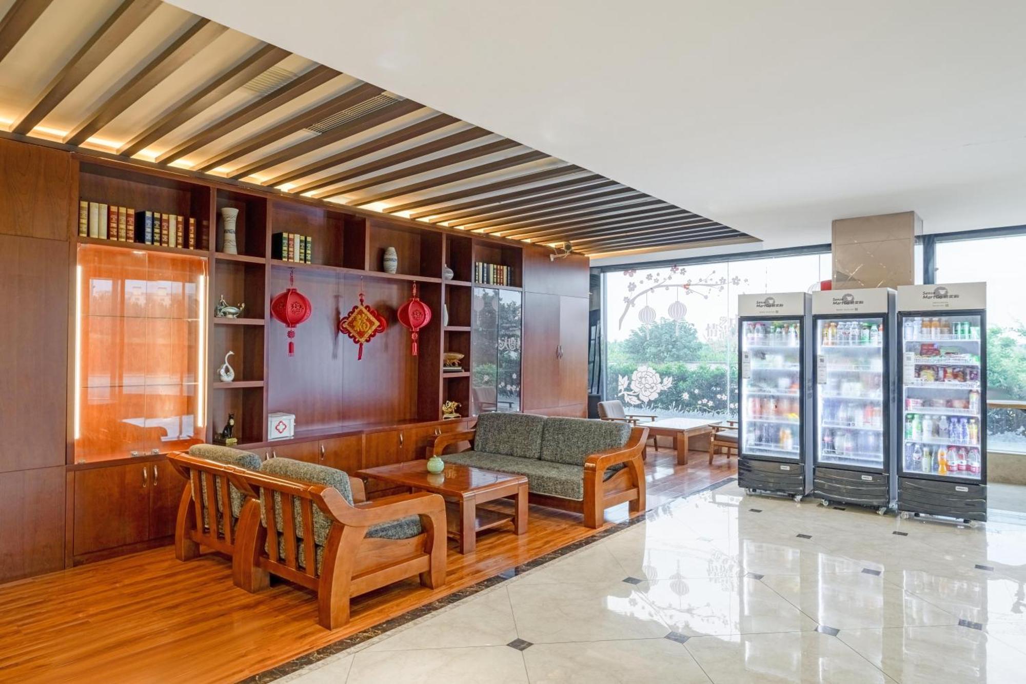 Hotel Bo Ai International Pudong Airport Branch-provide Shuttle Services To Pudong Airport And Disneyland