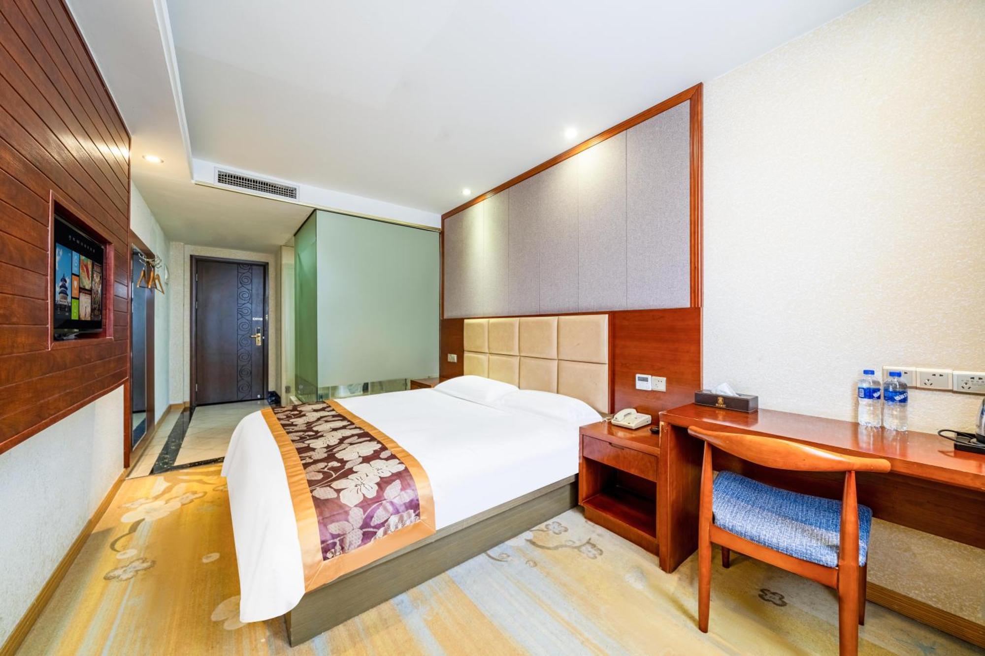 Bo Ai International Pudong Airport Branch-provide Shuttle Services To Pudong Airport And Disneyland Hotel 2*