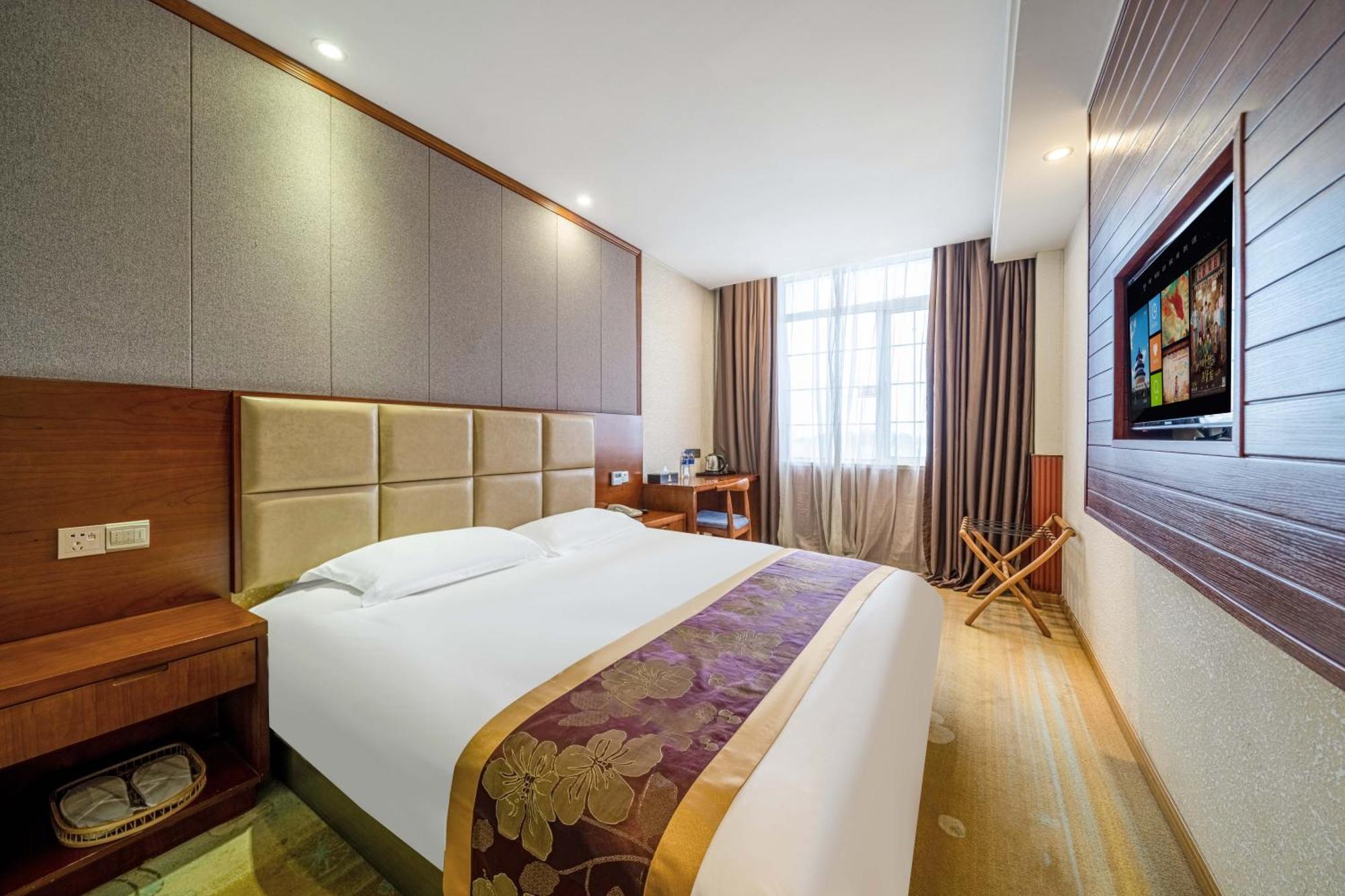Bo Ai International Pudong Airport Branch-provide Shuttle Services To Pudong Airport And Disneyland Hotel 2*
