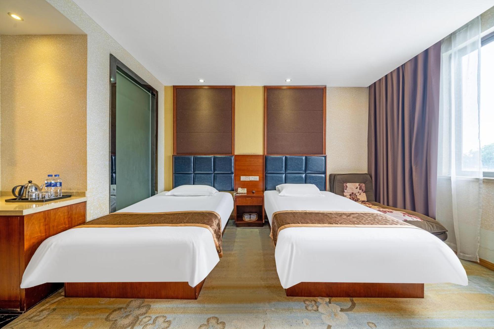 Hotel Bo Ai International Pudong Airport Branch-provide Shuttle Services To Pudong Airport And Disneyland 2*